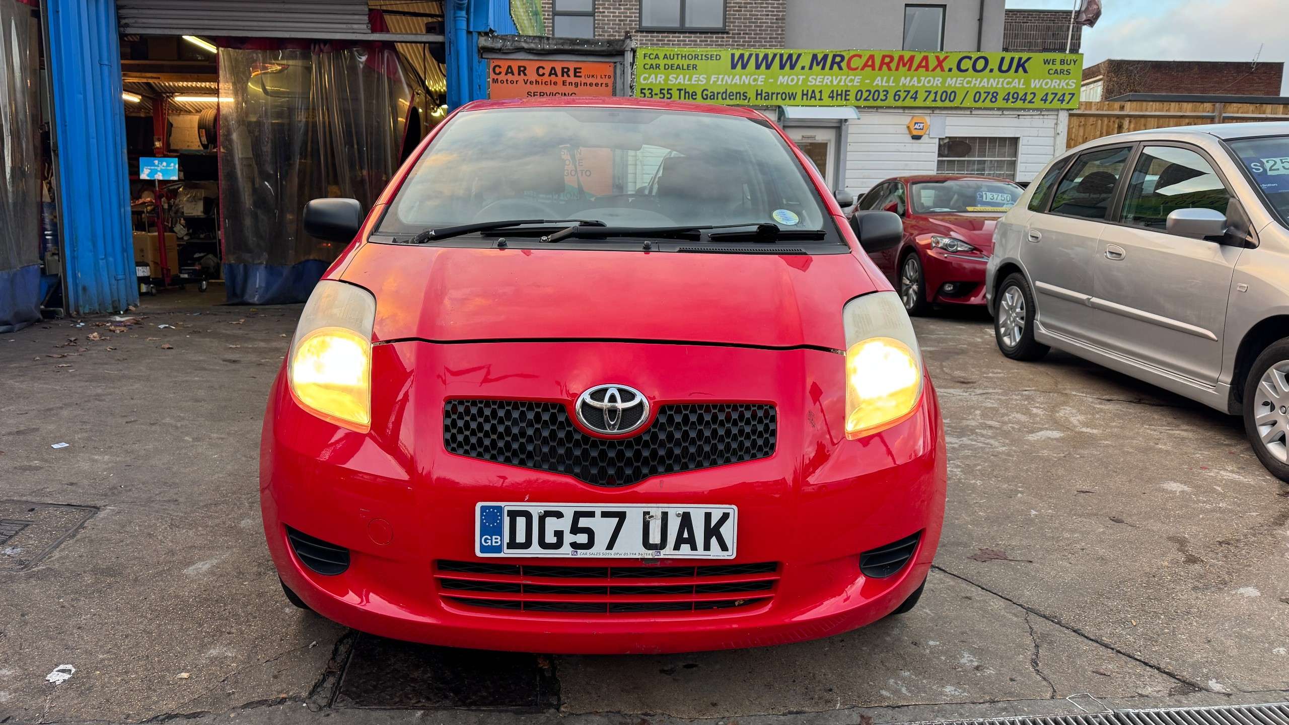 A 2007 TOYOTA YARIS 1.0 VVT-i T2 Hatchback 3dr Petrol Manual (127 g/km, 67 bhp) A 2007 TOYOTA YARIS 1.0 VVT-i T2 Hatchback 3dr Petrol Manual (127 g/km, 67 bhp)