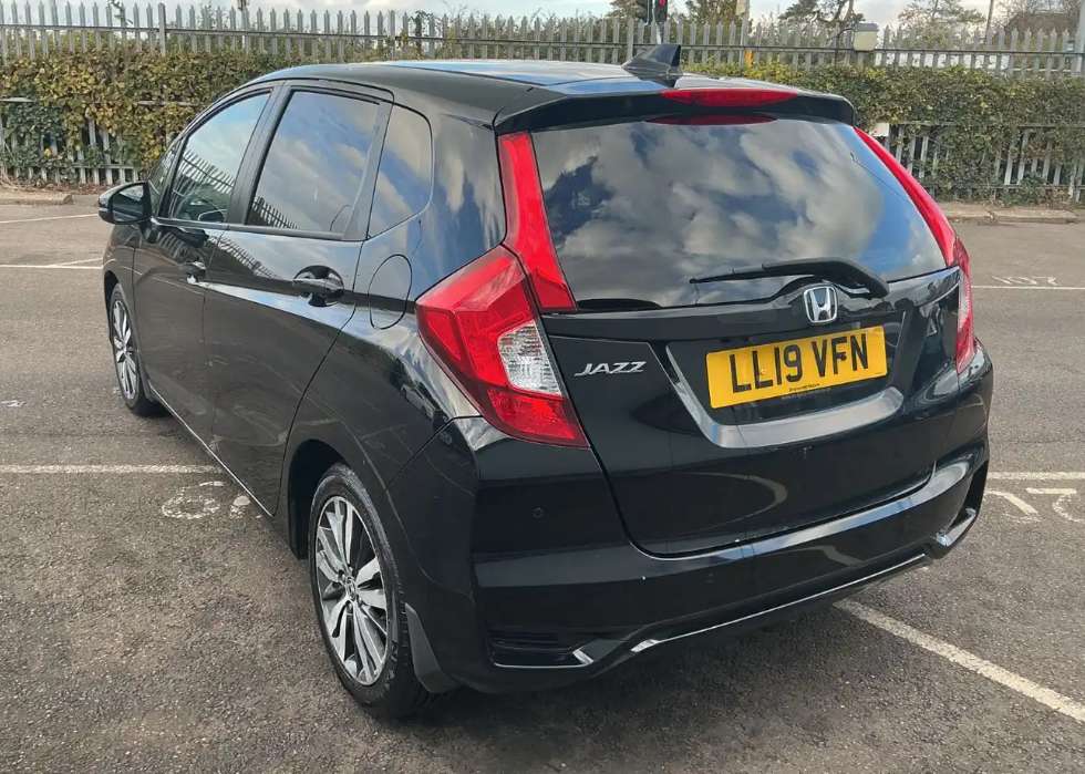 A 2019 HONDA JAZZ 1.3 i-VTEC EX Navi Hatchback 5dr Petrol CVT Euro 6 (s/s) (102 ps) A 2019 HONDA JAZZ 1.3 i-VTEC EX Navi Hatchback 5dr Petrol CVT Euro 6 (s/s) (102 ps)