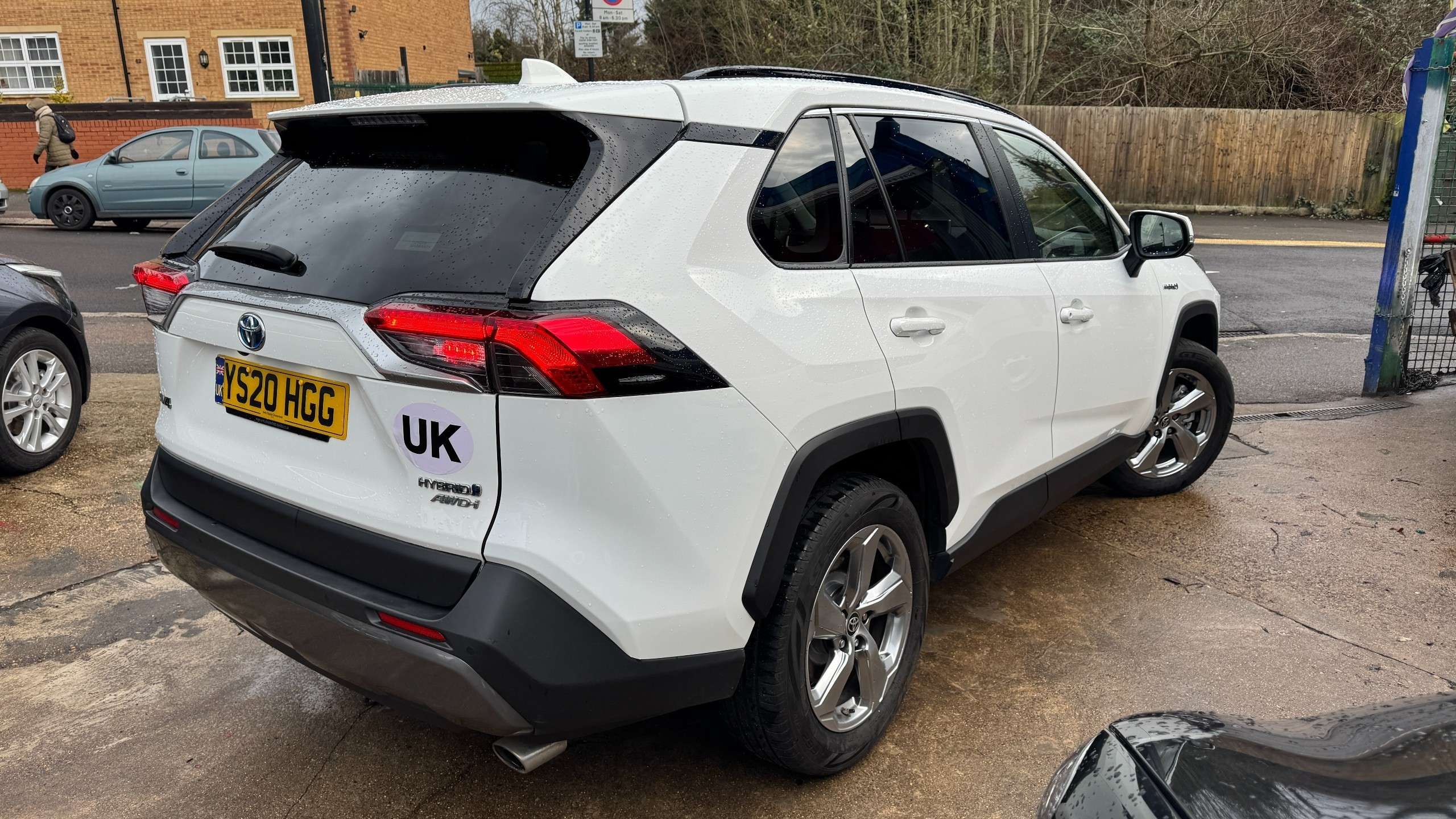 A 2020 TOYOTA RAV4 2.5 VVT-h Design SUV 5dr Petrol Hybrid CVT 4WD Euro 6 (s/s) (222 ps) A 2020 TOYOTA RAV4 2.5 VVT-h Design SUV 5dr Petrol Hybrid CVT 4WD Euro 6 (s/s) (222 ps)