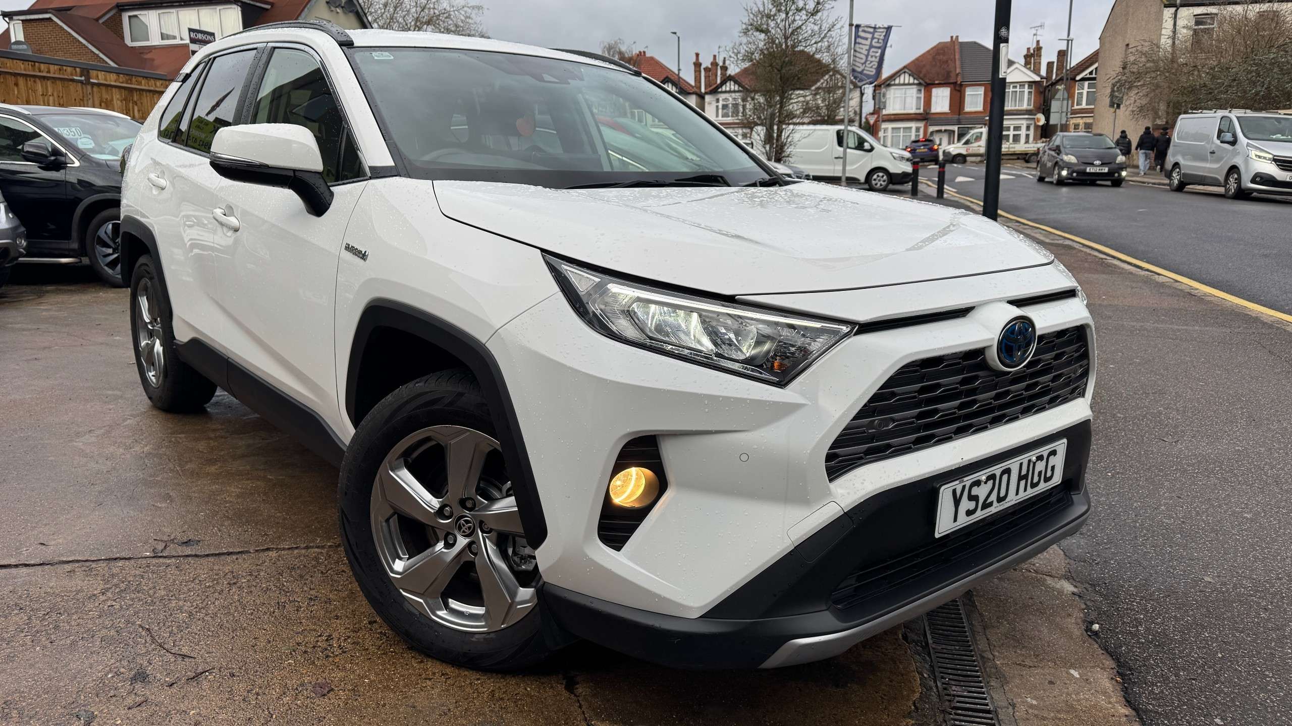 A 2020 TOYOTA RAV4 2.5 VVT-h Design SUV 5dr Petrol Hybrid CVT 4WD Euro 6 (s/s) (222 ps) A 2020 TOYOTA RAV4 2.5 VVT-h Design SUV 5dr Petrol Hybrid CVT 4WD Euro 6 (s/s) (222 ps)