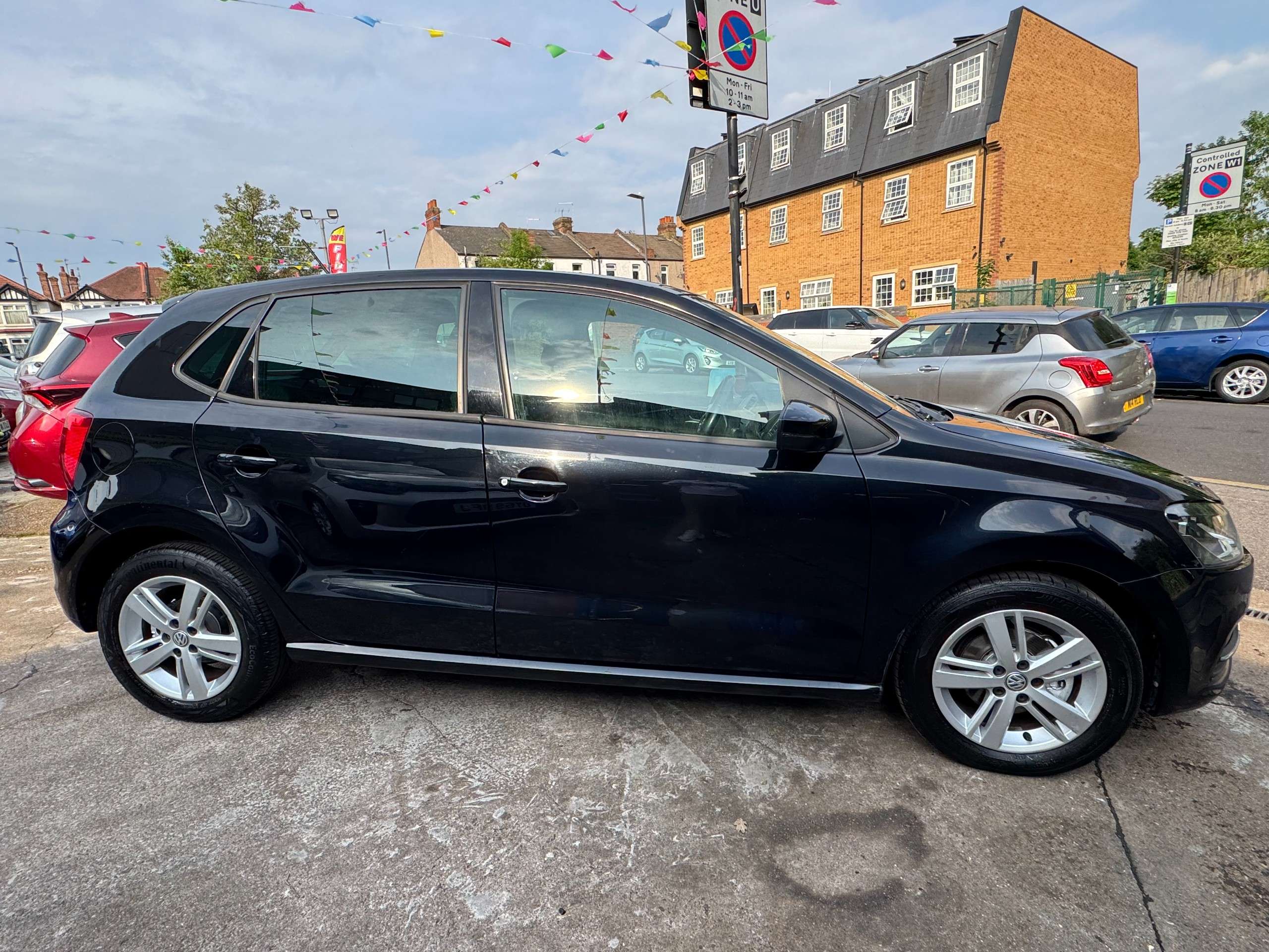 A 2017 VOLKSWAGEN POLO 1.2 TSI BlueMotion Tech Match Edition Hatchback 5dr Petrol DSG Euro 6 (s/s) (90 ps) A 2017 VOLKSWAGEN POLO 1.2 TSI BlueMotion Tech Match Edition Hatchback 5dr Petrol DSG Euro 6 (s/s) (90 ps)