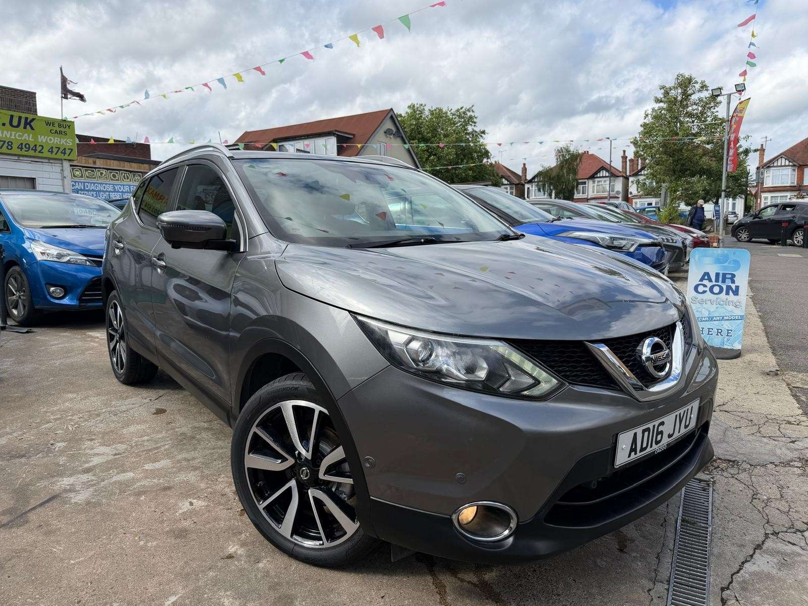 A 2016 NISSAN QASHQAI 1.2 DIG-T Tekna SUV 5dr Petrol XTRON 2WD Euro 6 (s/s) (115 ps) A 2016 NISSAN QASHQAI 1.2 DIG-T Tekna SUV 5dr Petrol XTRON 2WD Euro 6 (s/s) (115 ps)