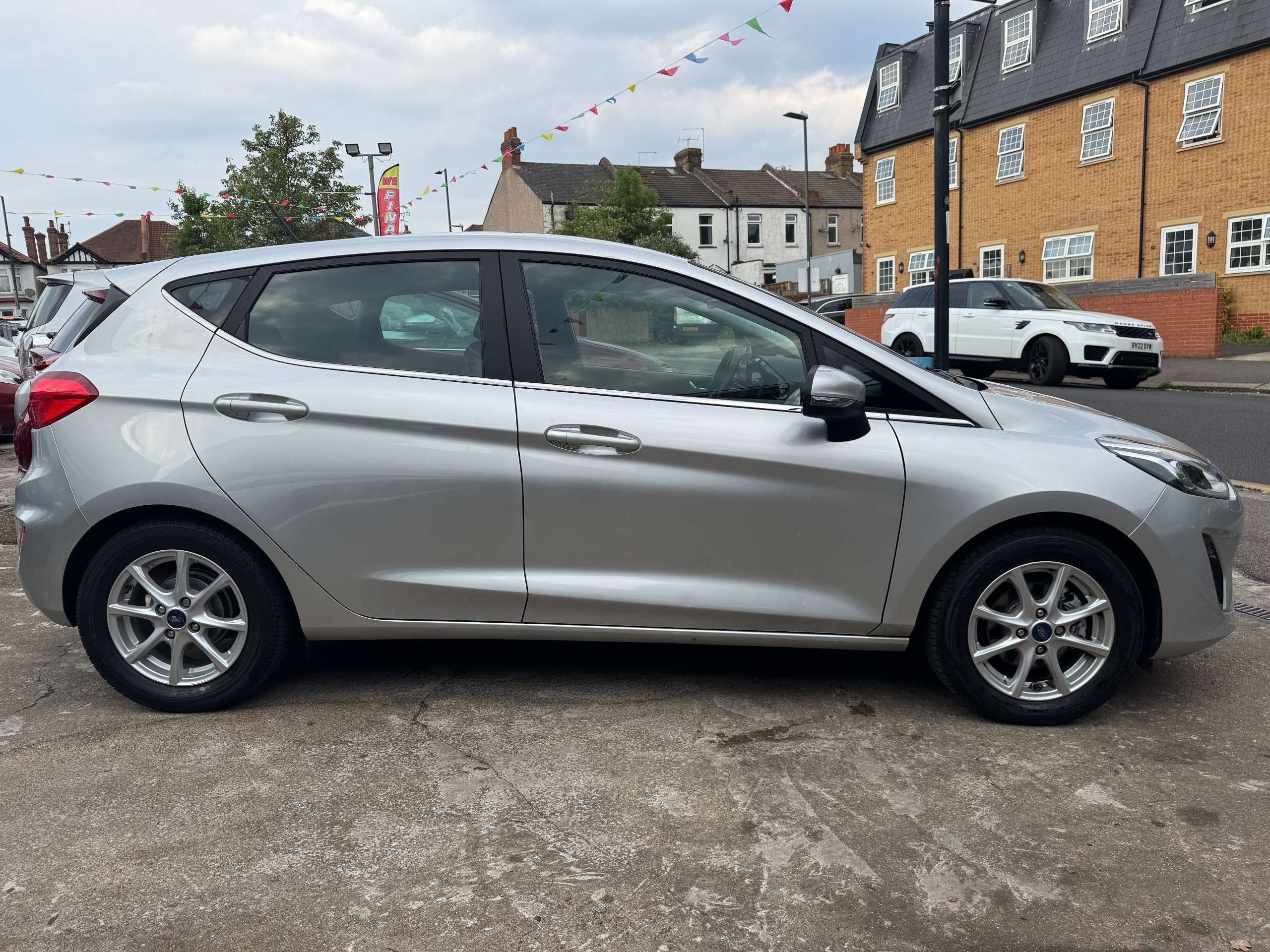 A 2018 FORD FIESTA 1.0T EcoBoost Zetec Hatchback 5dr Petrol Auto Euro 6 (s/s) (100 ps) A 2018 FORD FIESTA 1.0T EcoBoost Zetec Hatchback 5dr Petrol Auto Euro 6 (s/s) (100 ps)
