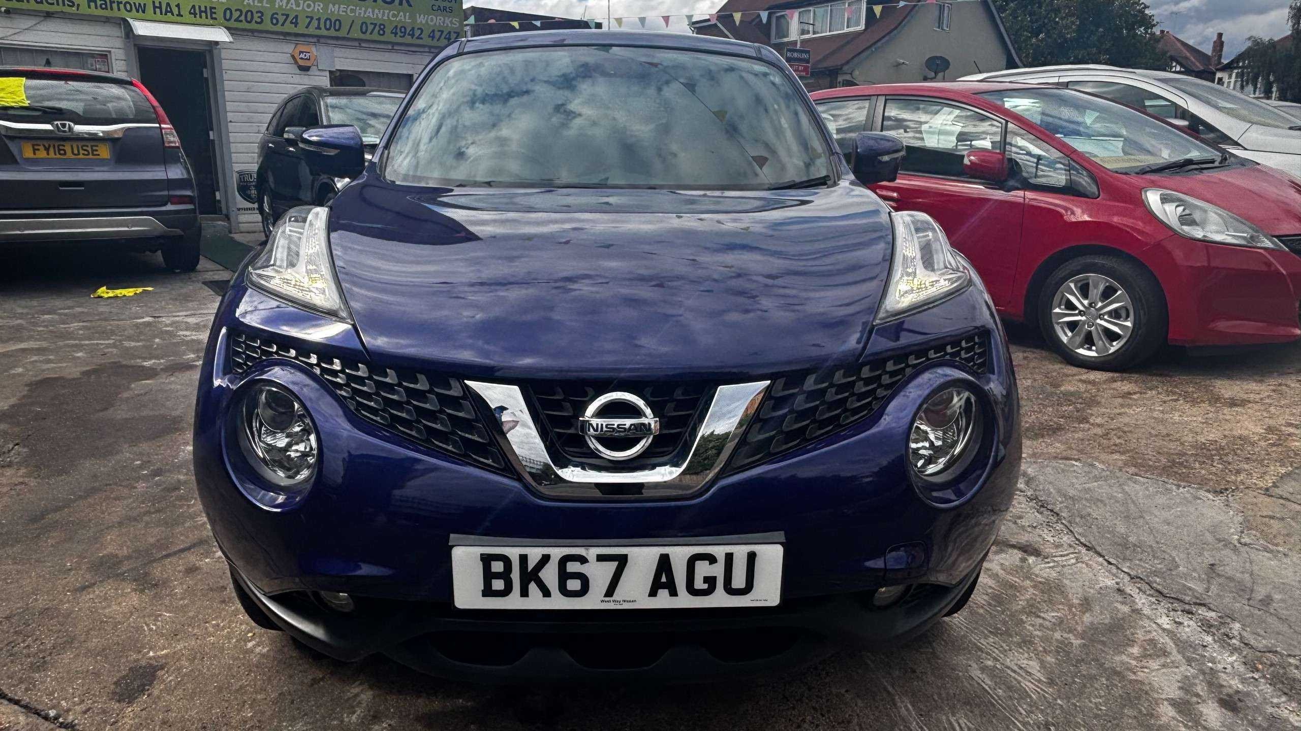 A 2017 NISSAN JUKE 1.6 Tekna SUV 5dr Petrol XTRON Euro 6 (117 ps) A 2017 NISSAN JUKE 1.6 Tekna SUV 5dr Petrol XTRON Euro 6 (117 ps)