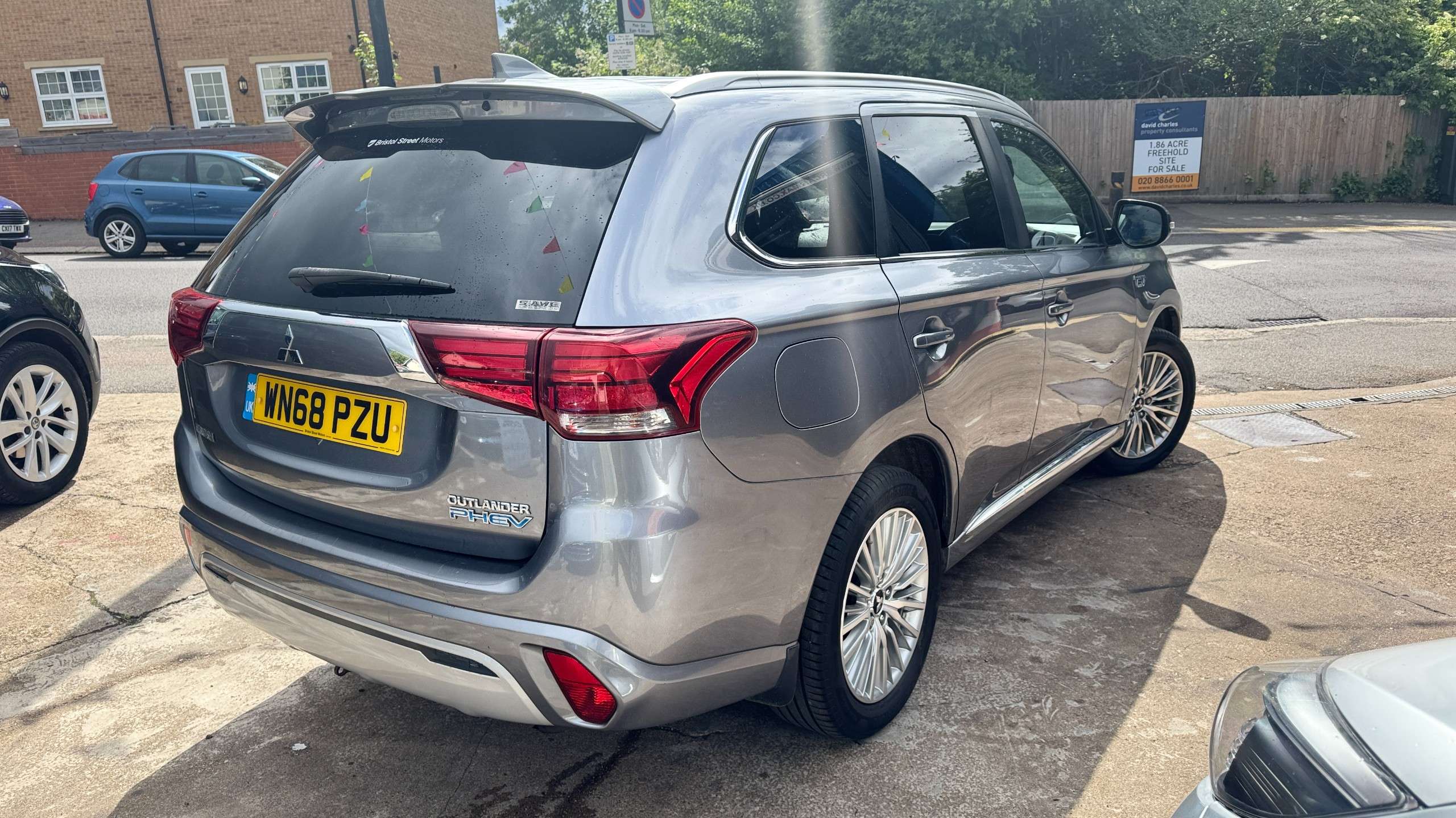 A 2018 MITSUBISHI OUTLANDER 2.4h TwinMotor 13.8kWh 4h SUV 5dr Petrol Plug-in Hybrid CVT 4WD Euro 6 (s/s) (209 ps) A 2018 MITSUBISHI OUTLANDER 2.4h TwinMotor 13.8kWh 4h SUV 5dr Petrol Plug-in Hybrid CVT 4WD Euro 6 (s/s) (209 ps)