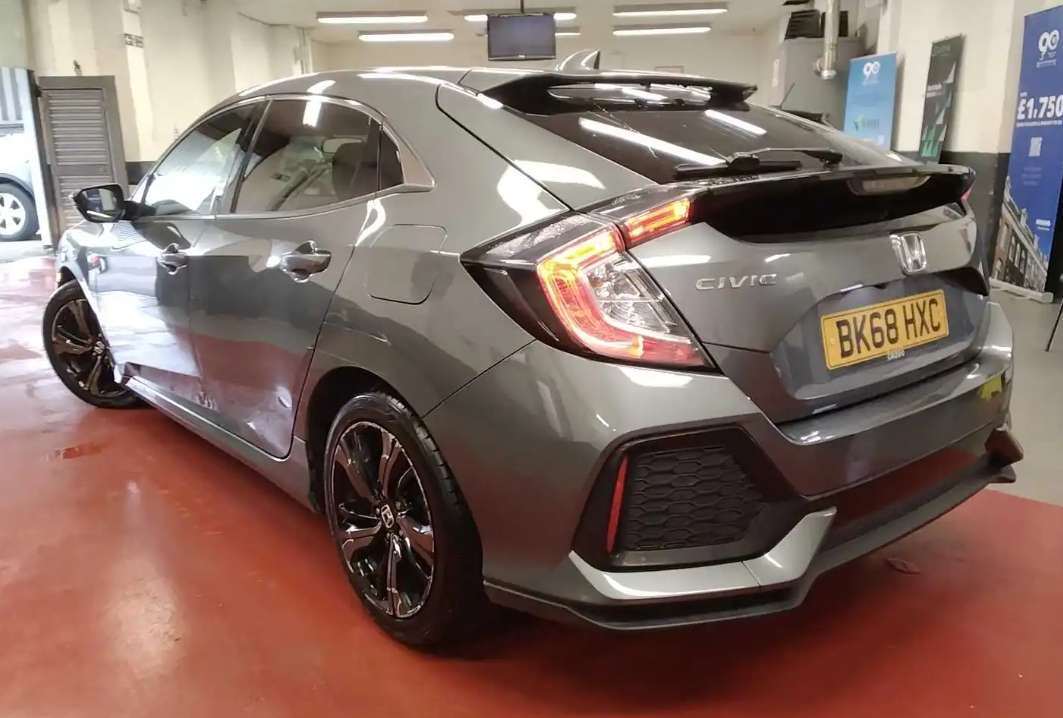 A 2018 HONDA CIVIC 1.0 VTEC Turbo SR Hatchback 5dr Petrol CVT Euro 6 (s/s) (126 ps) A 2018 HONDA CIVIC 1.0 VTEC Turbo SR Hatchback 5dr Petrol CVT Euro 6 (s/s) (126 ps)