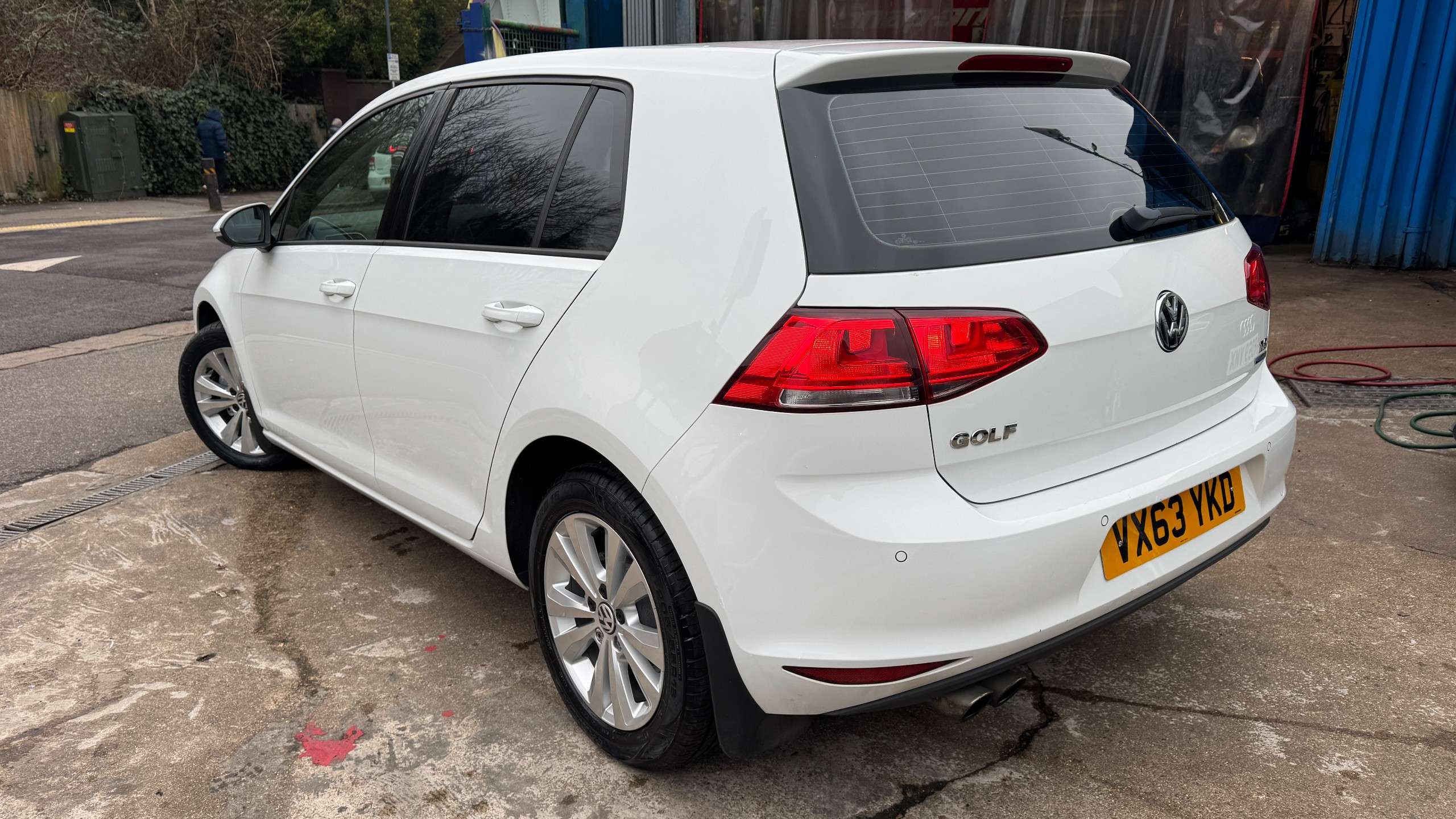 A 2013 VOLKSWAGEN GOLF 1.4 TSI BlueMotion Tech SE Hatchback 5dr Petrol DSG Euro 5 (s/s) (122 ps) A 2013 VOLKSWAGEN GOLF 1.4 TSI BlueMotion Tech SE Hatchback 5dr Petrol DSG Euro 5 (s/s) (122 ps)