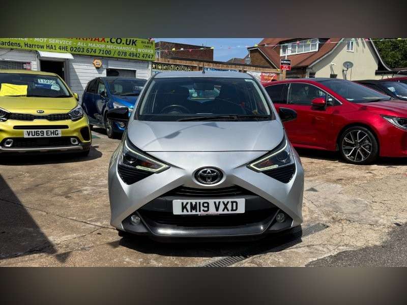 A 2019 TOYOTA AYGO 1.0 VVT-i x-trend Hatchback 5dr Petrol Manual Euro 6 (71 ps) A 2019 TOYOTA AYGO 1.0 VVT-i x-trend Hatchback 5dr Petrol Manual Euro 6 (71 ps)