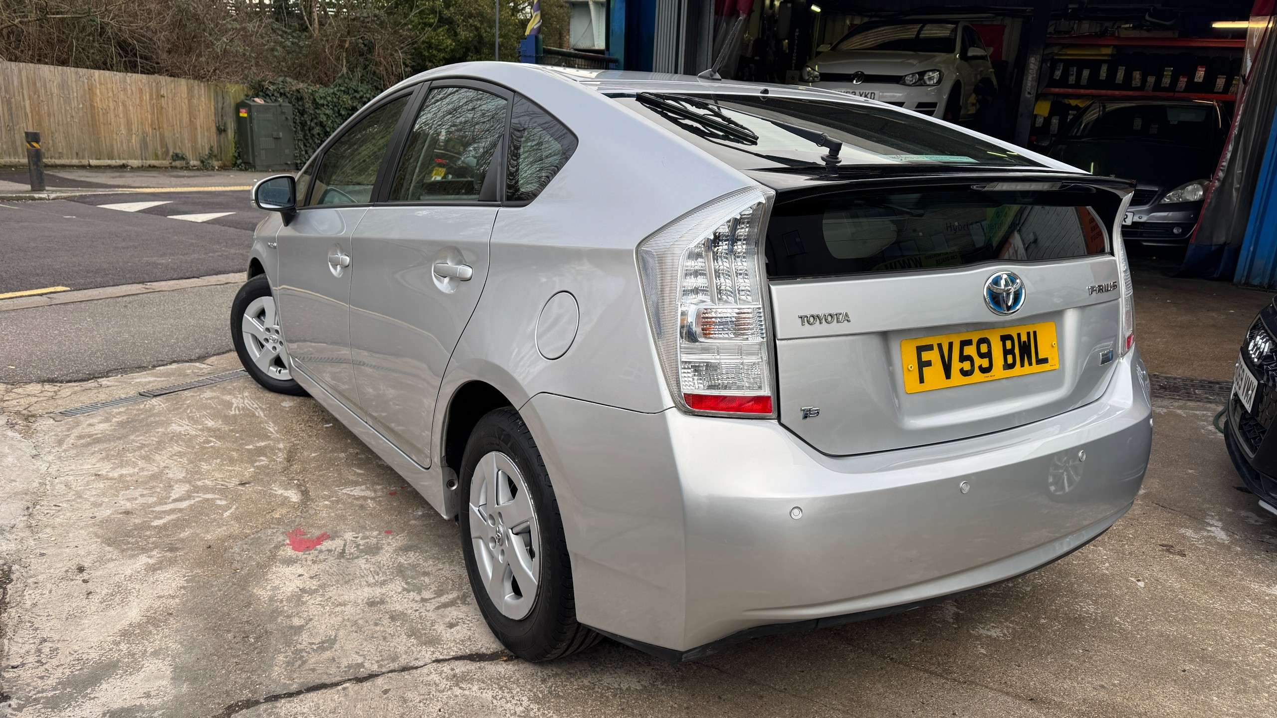 A 2009 TOYOTA PRIUS 1.8 VVT-h T3 Hatchback 5dr Petrol Hybrid CVT Euro 5 (s/s) (136 ps) A 2009 TOYOTA PRIUS 1.8 VVT-h T3 Hatchback 5dr Petrol Hybrid CVT Euro 5 (s/s) (136 ps)