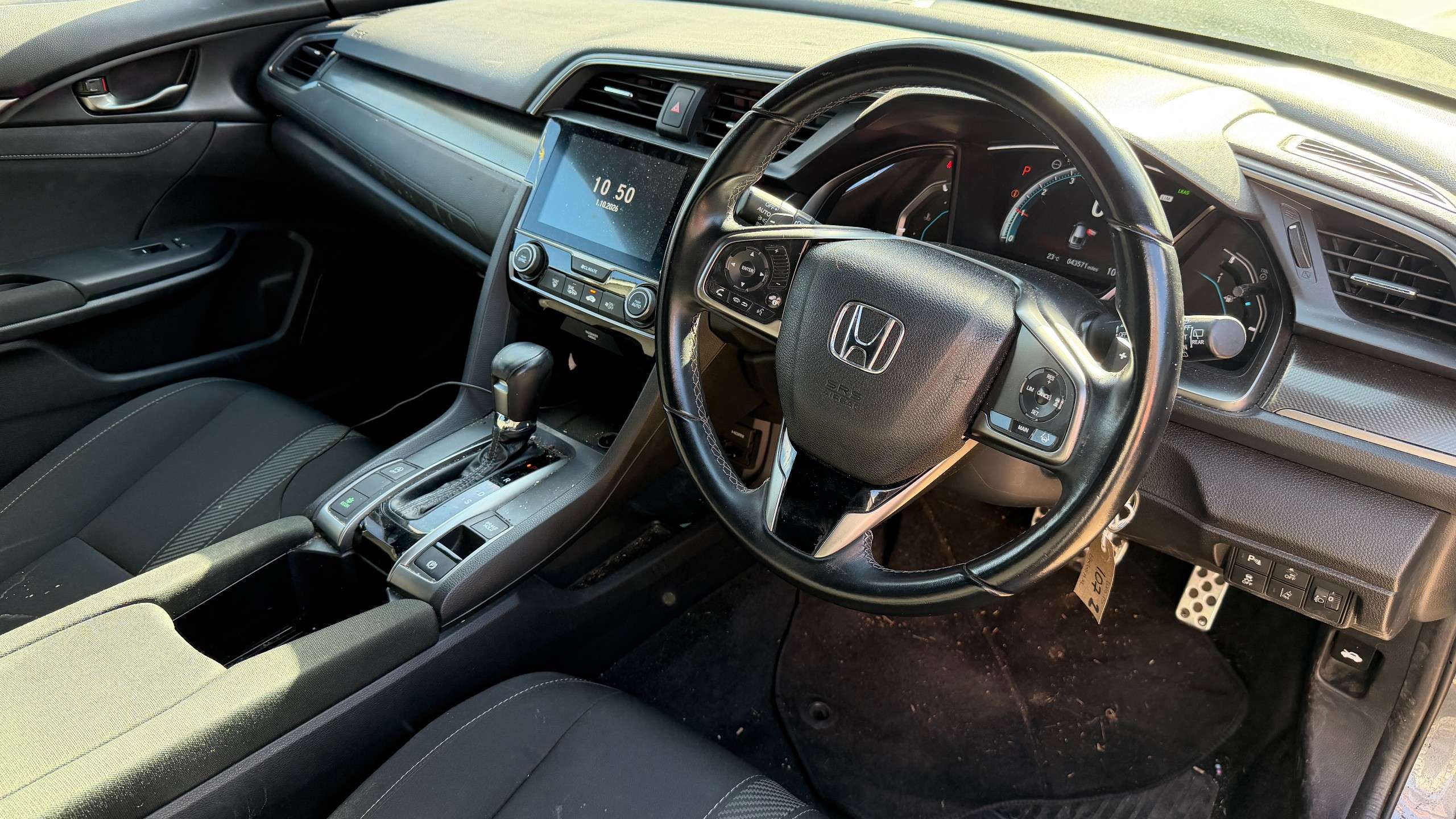 A 2018 HONDA CIVIC 1.0 VTEC Turbo SR Hatchback 5dr Petrol CVT Euro 6 (s/s) (126 ps) A 2018 HONDA CIVIC 1.0 VTEC Turbo SR Hatchback 5dr Petrol CVT Euro 6 (s/s) (126 ps)