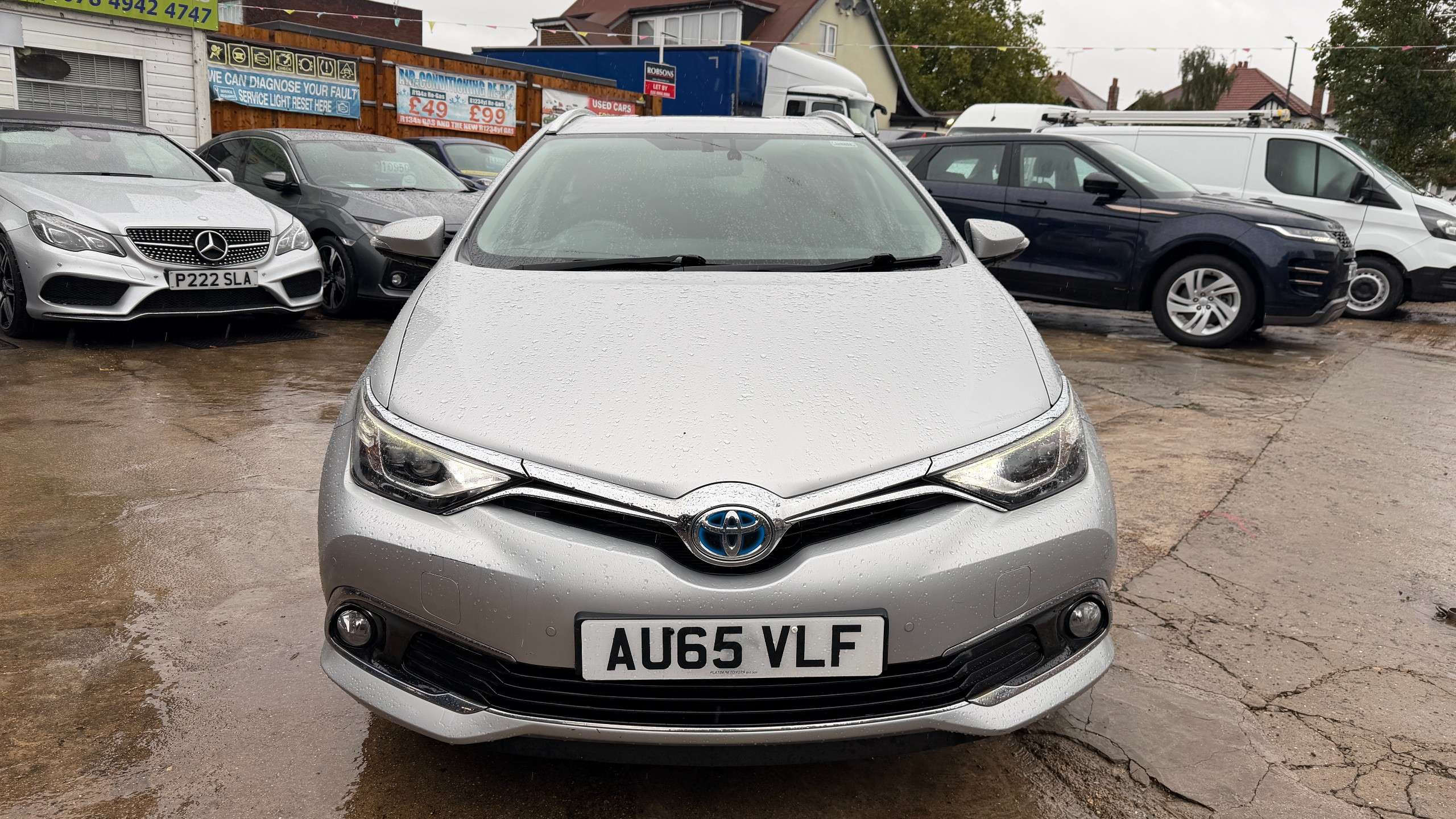 A 2015 TOYOTA AURIS 1.8 VVT-h Excel Touring Sports 5dr Petrol Hybrid CVT Euro 6 (s/s) (136 ps) A 2015 TOYOTA AURIS 1.8 VVT-h Excel Touring Sports 5dr Petrol Hybrid CVT Euro 6 (s/s) (136 ps)