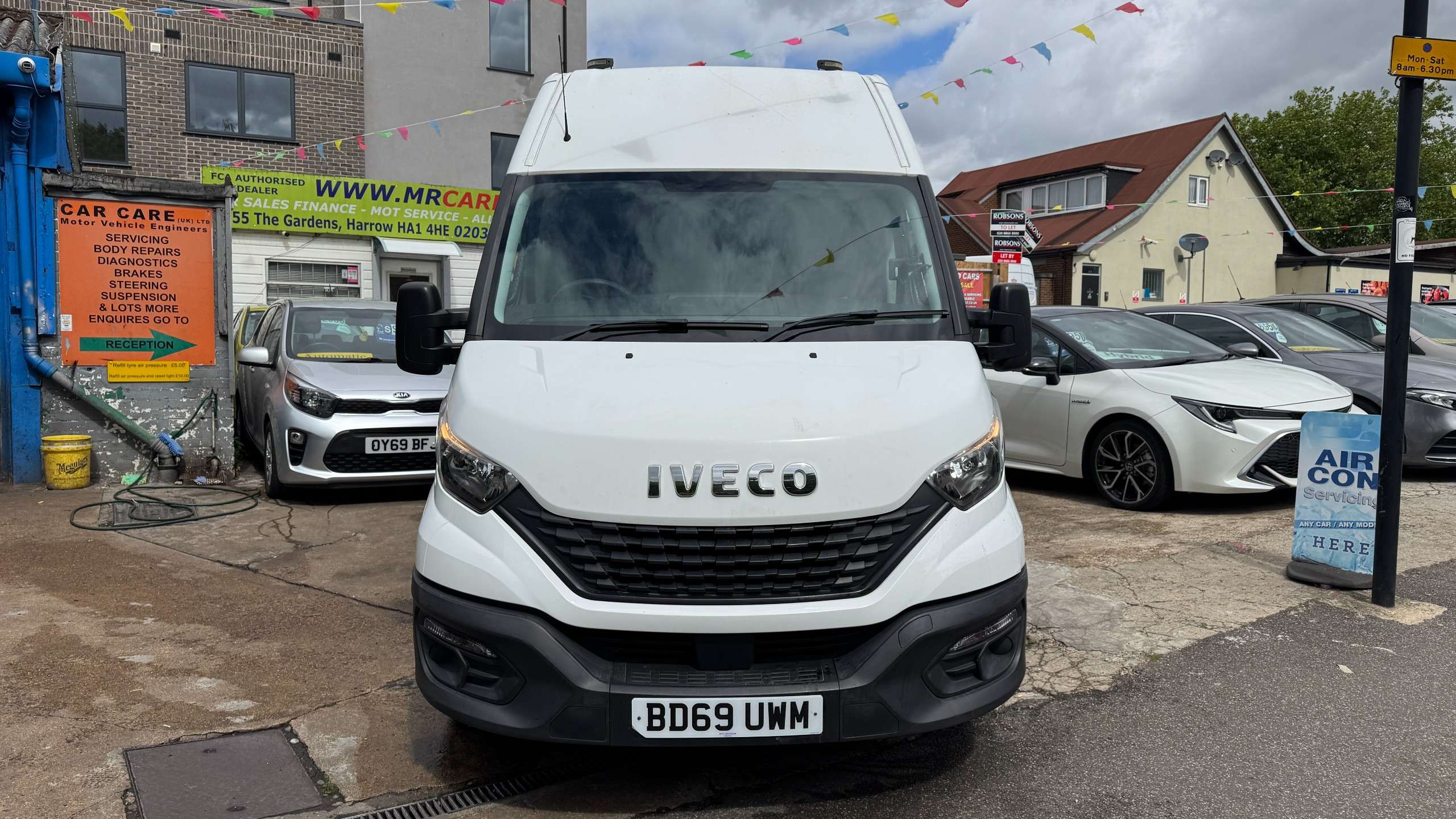 A 2020 IVECO DAILY 2.3D HPI 12V 35S 3520 Panel Van 5dr Diesel Manual MWB H1 Euro 6 (s/s) (116 ps) A 2020 IVECO DAILY 2.3D HPI 12V 35S 3520 Panel Van 5dr Diesel Manual MWB H1 Euro 6 (s/s) (116 ps)