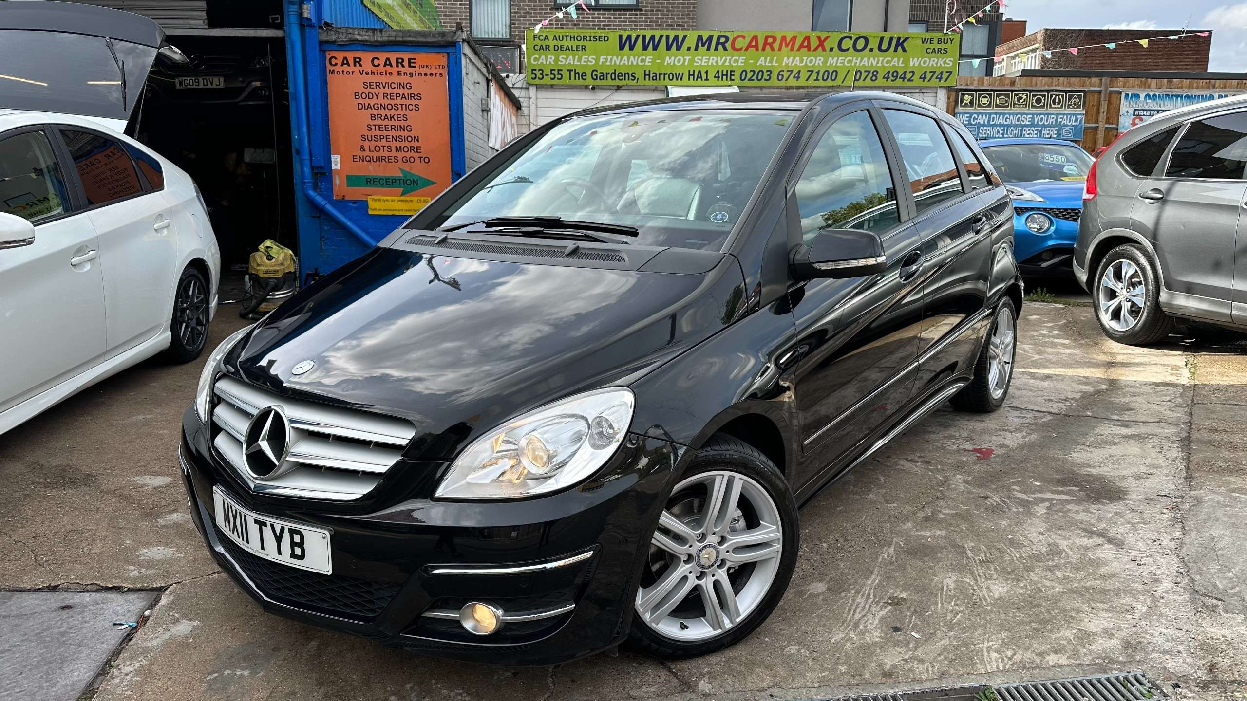 A 2011 MERCEDES-BENZ B CLASS 1.7 B180 Sport MPV 5dr Petrol CVT (177 g/km, 116 bhp) A 2011 MERCEDES-BENZ B CLASS 1.7 B180 Sport MPV 5dr Petrol CVT (177 g/km, 116 bhp)