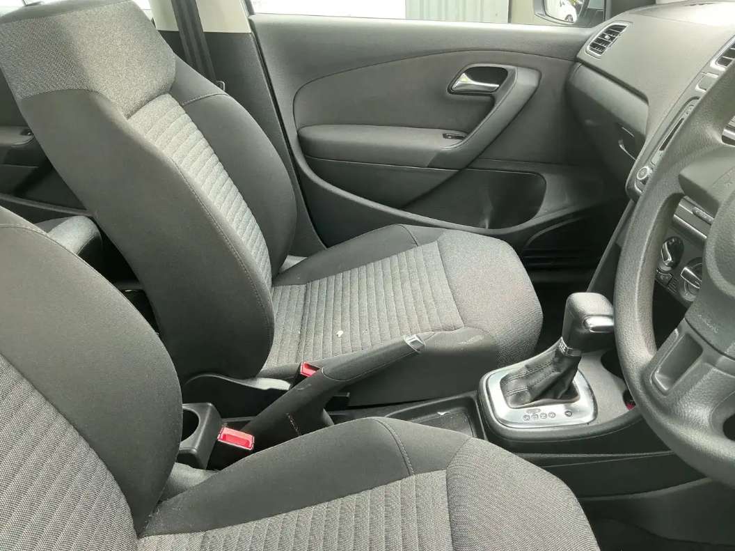 A 2010 VOLKSWAGEN POLO 1.4 SE Hatchback 5dr Petrol DSG Euro 5 (85 ps) A 2010 VOLKSWAGEN POLO 1.4 SE Hatchback 5dr Petrol DSG Euro 5 (85 ps)