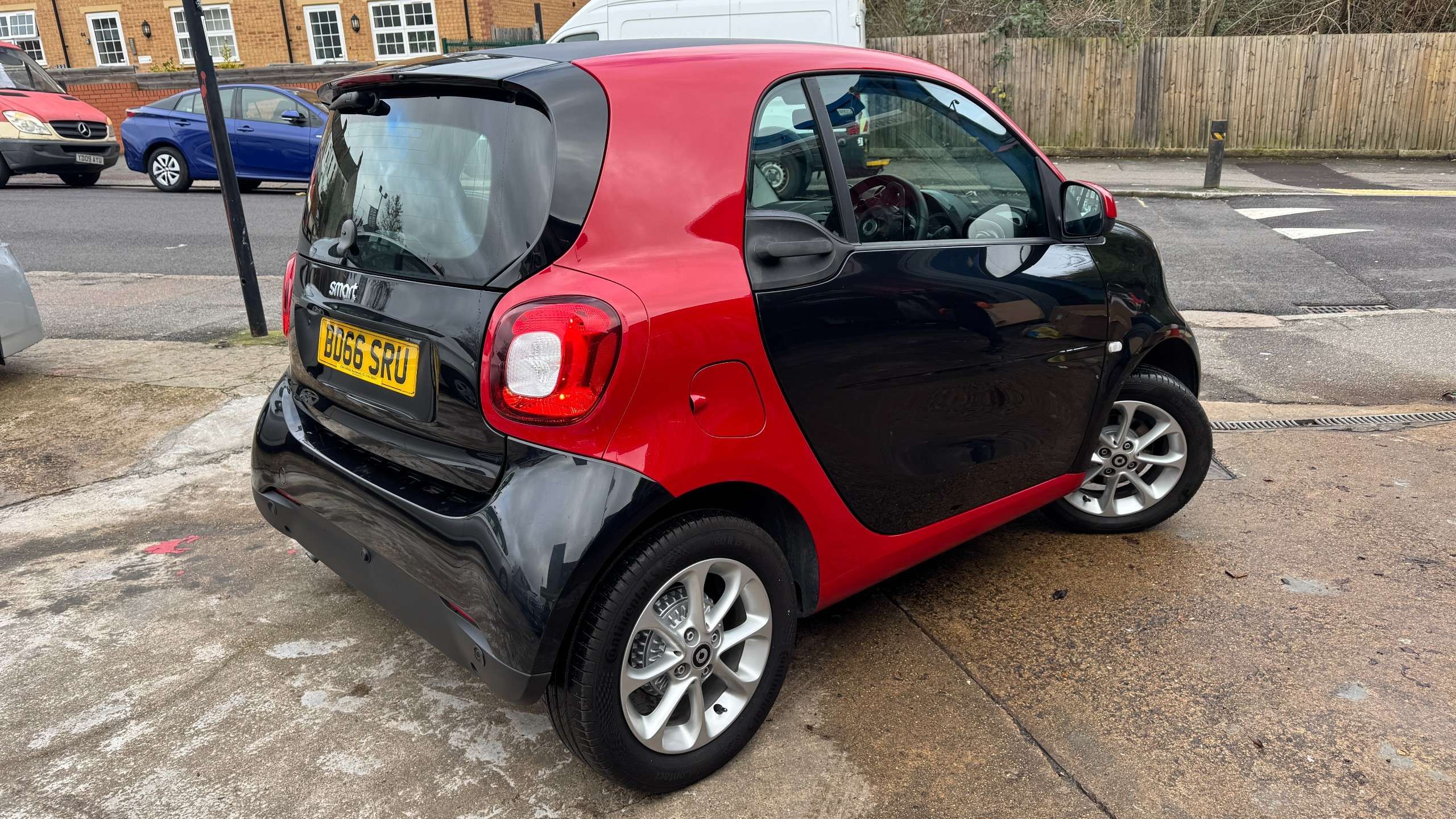 A 2016 SMART FORTWO 1.0 Passion (Premium) Coupe 2dr Petrol Twinamic Euro 6 (s/s) (71 ps) A 2016 SMART FORTWO 1.0 Passion (Premium) Coupe 2dr Petrol Twinamic Euro 6 (s/s) (71 ps)