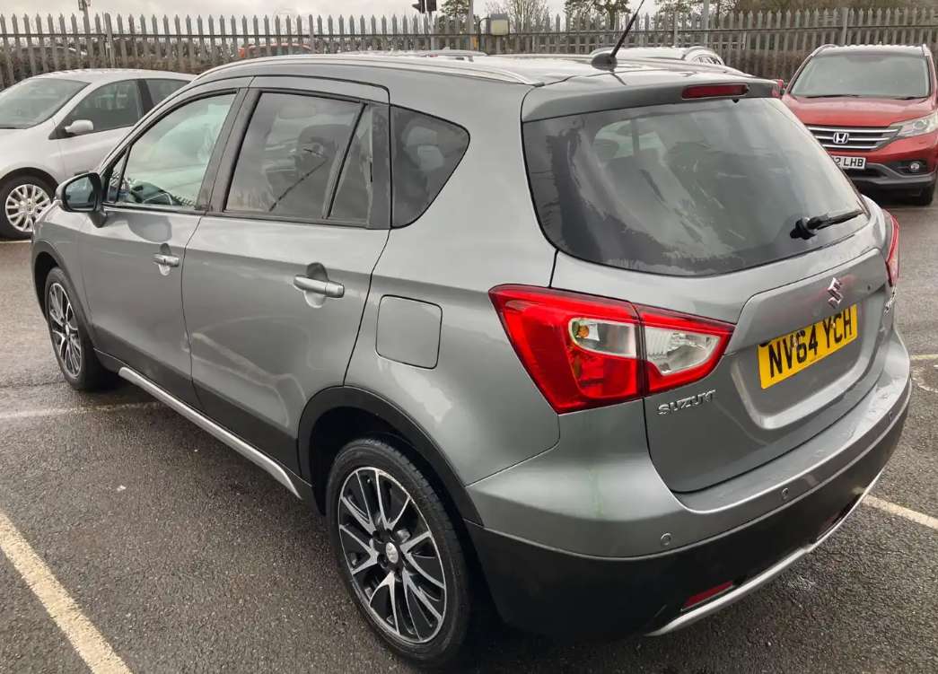 A 2015 SUZUKI SX4 1.6 SZ-T SUV 5dr Petrol CVT Euro 6 (120 ps) A 2015 SUZUKI SX4 1.6 SZ-T SUV 5dr Petrol CVT Euro 6 (120 ps)