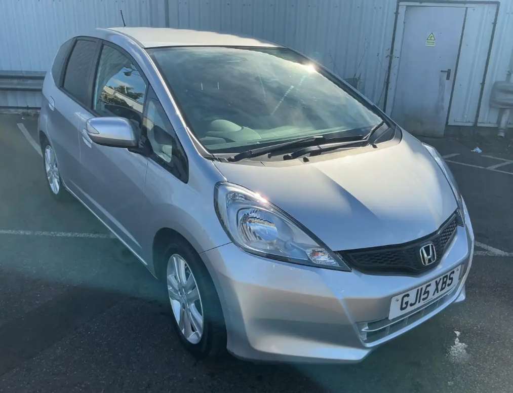 A 2015 HONDA JAZZ 1.4 i-VTEC ES Plus Hatchback 5dr Petrol CVT Euro 5 (99 ps) A 2015 HONDA JAZZ 1.4 i-VTEC ES Plus Hatchback 5dr Petrol CVT Euro 5 (99 ps)