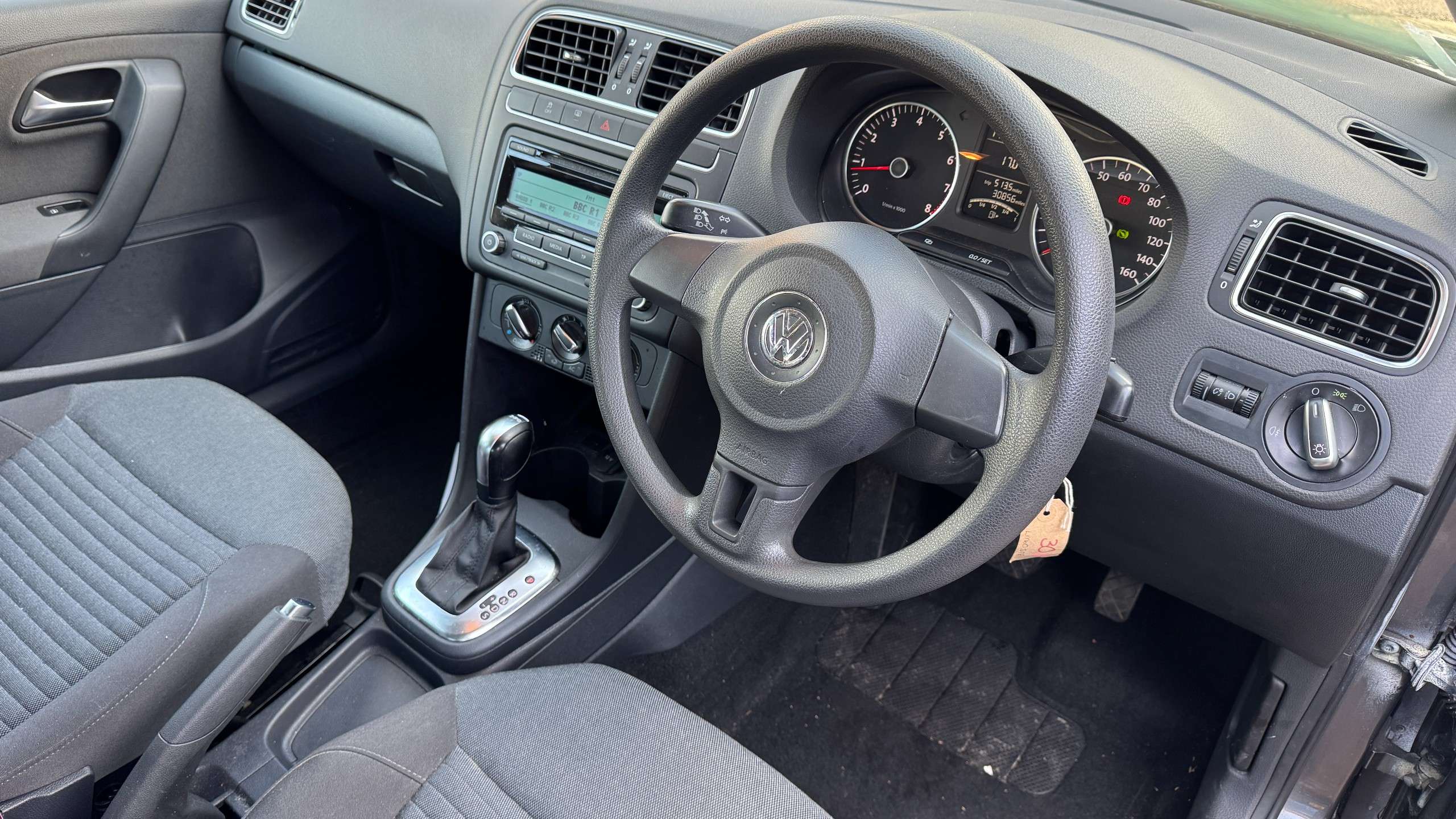 A 2010 VOLKSWAGEN POLO 1.4 SE Hatchback 5dr Petrol DSG Euro 5 (85 ps) A 2010 VOLKSWAGEN POLO 1.4 SE Hatchback 5dr Petrol DSG Euro 5 (85 ps)