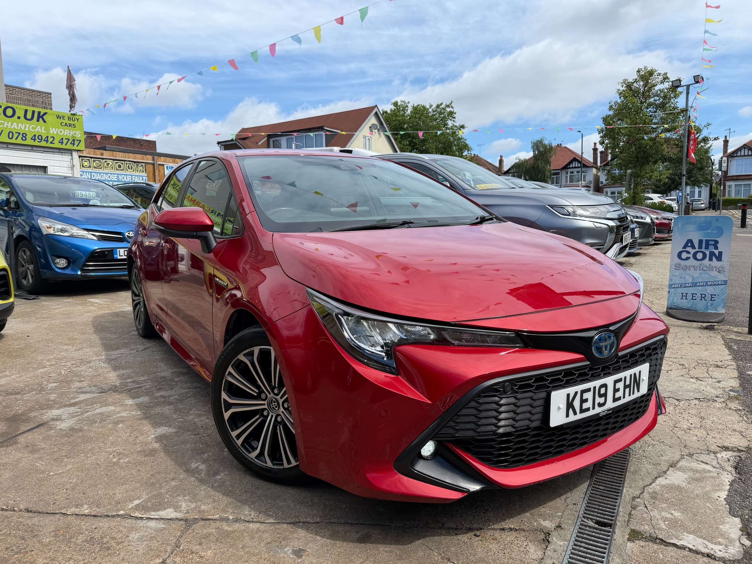 A 2019 TOYOTA COROLLA 1.8 VVT-h Design Hatchback 5dr Petrol Hybrid CVT Euro 6 (s/s) (122 ps) A 2019 TOYOTA COROLLA 1.8 VVT-h Design Hatchback 5dr Petrol Hybrid CVT Euro 6 (s/s) (122 ps)
