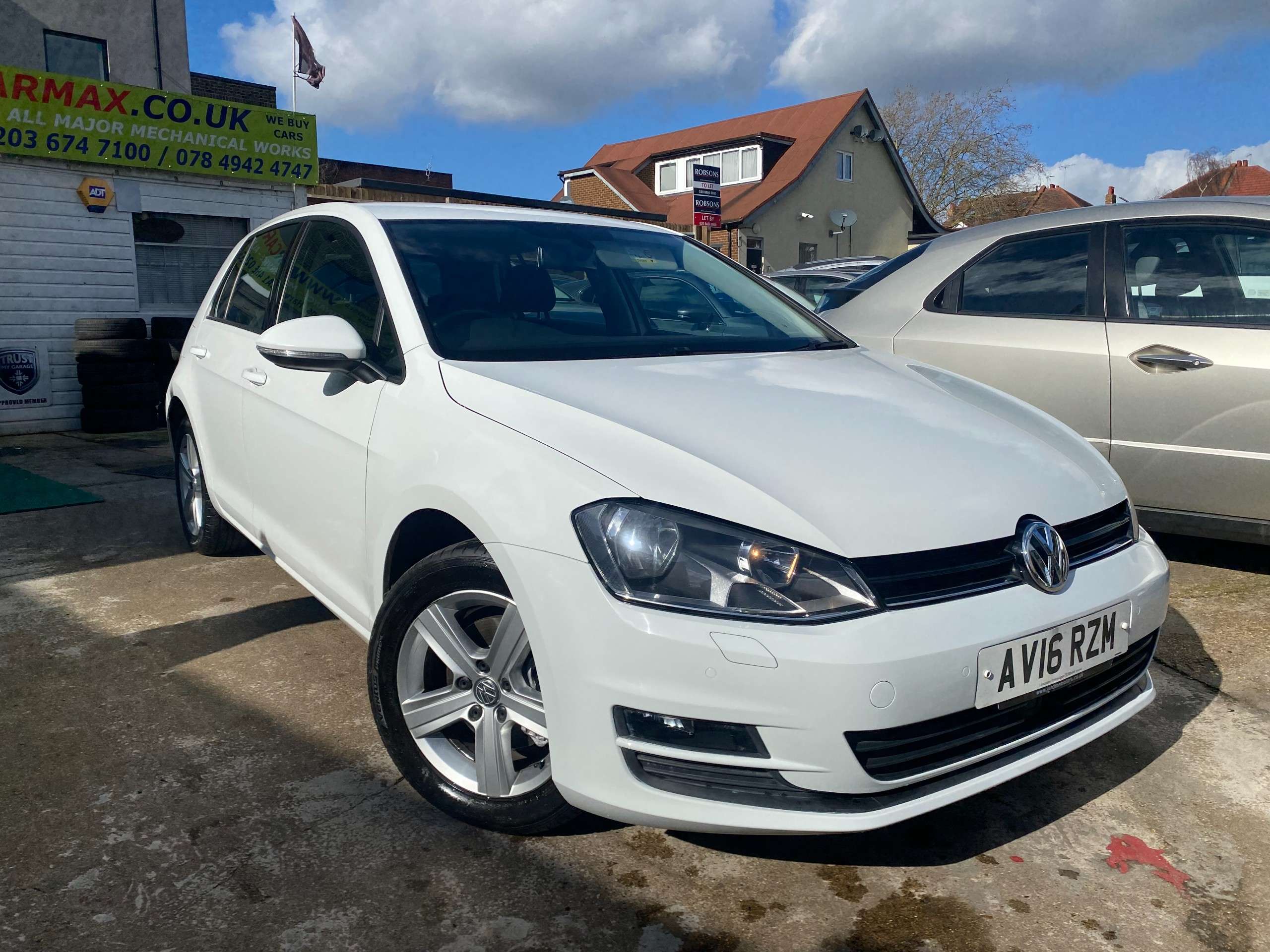 A 2016 VOLKSWAGEN GOLF 1.4 TSI BlueMotion Tech Match Edition Hatchback 5dr Petrol DSG Euro 6 (s/s) (125 ps) A 2016 VOLKSWAGEN GOLF 1.4 TSI BlueMotion Tech Match Edition Hatchback 5dr Petrol DSG Euro 6 (s/s) (125 ps)