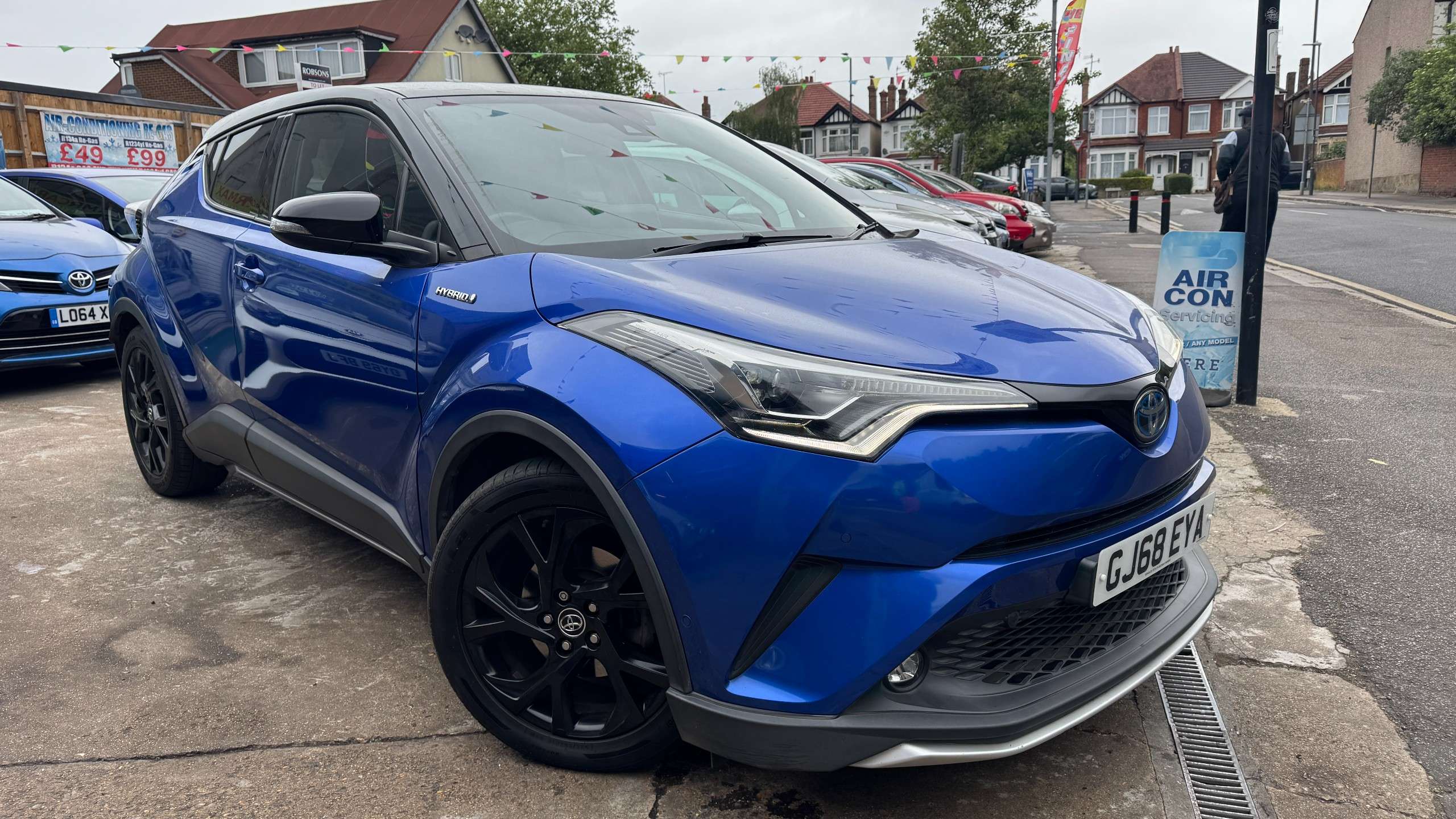 A 2018 TOYOTA C-HR 1.8 VVT-h Dynamic SUV 5dr Petrol Hybrid CVT Euro 6 (s/s) (122 ps) A 2018 TOYOTA C-HR 1.8 VVT-h Dynamic SUV 5dr Petrol Hybrid CVT Euro 6 (s/s) (122 ps)