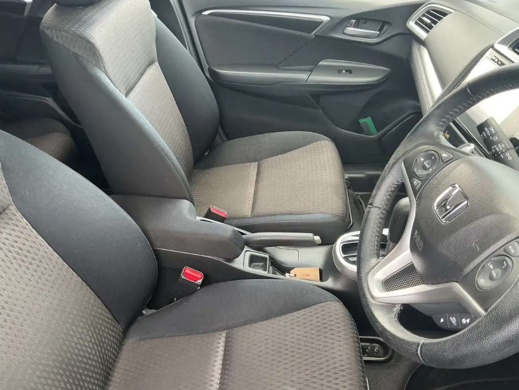 A 2019 HONDA JAZZ 1.3 i-VTEC EX Navi Hatchback 5dr Petrol CVT Euro 6 (s/s) (102 ps) A 2019 HONDA JAZZ 1.3 i-VTEC EX Navi Hatchback 5dr Petrol CVT Euro 6 (s/s) (102 ps)