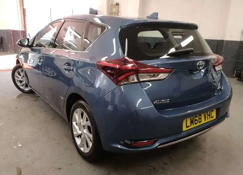 A 2018 TOYOTA AURIS 1.8 VVT-h Icon Tech Hatchback 5dr Petrol Hybrid CVT Euro 6 (s/s) (136 ps) A 2018 TOYOTA AURIS 1.8 VVT-h Icon Tech Hatchback 5dr Petrol Hybrid CVT Euro 6 (s/s) (136 ps)