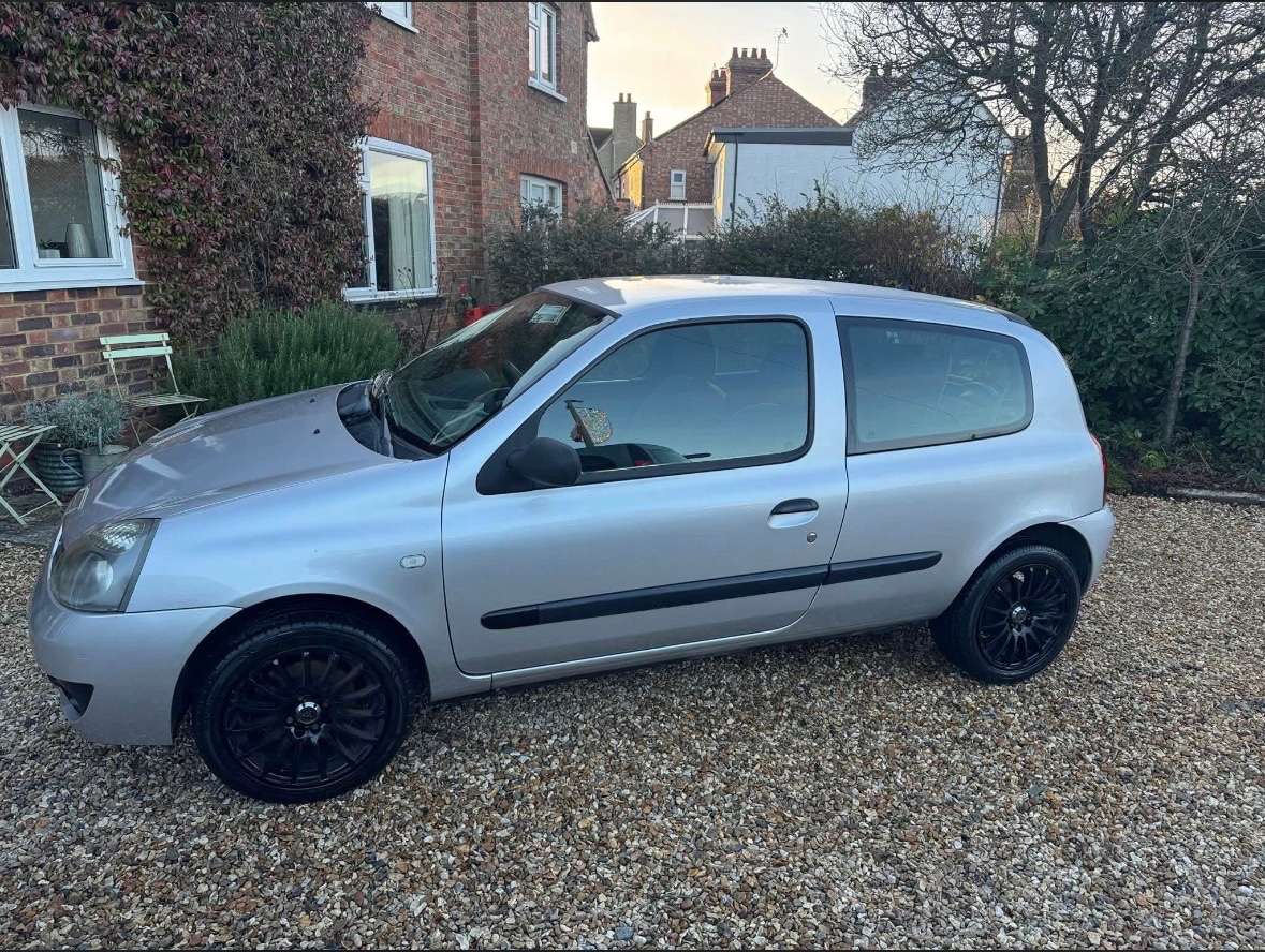 A 2008 RENAULT CLIO 1.2 Campus Hatchback 3dr Petrol Manual (142 g/km, 60 bhp) A 2008 RENAULT CLIO 1.2 Campus Hatchback 3dr Petrol Manual (142 g/km, 60 bhp)