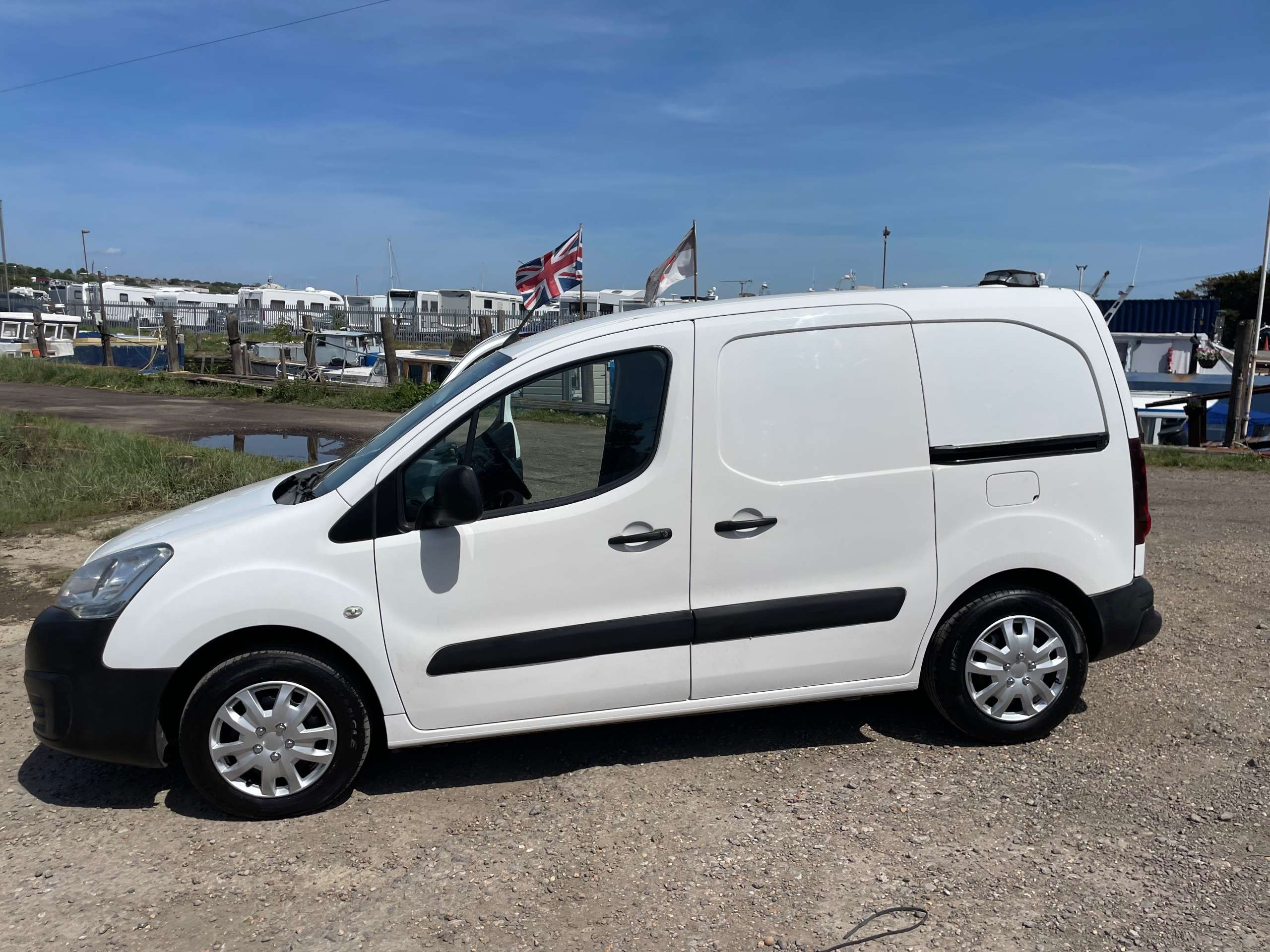 A 2016 CITROEN BERLINGO 1.6 BlueHDi 625 Enterprise Panel Van 5dr Diesel Manual L1 (112 g/km, 75 bhp) A 2016 CITROEN BERLINGO 1.6 BlueHDi 625 Enterprise Panel Van 5dr Diesel Manual L1 (112 g/km, 75 bhp)