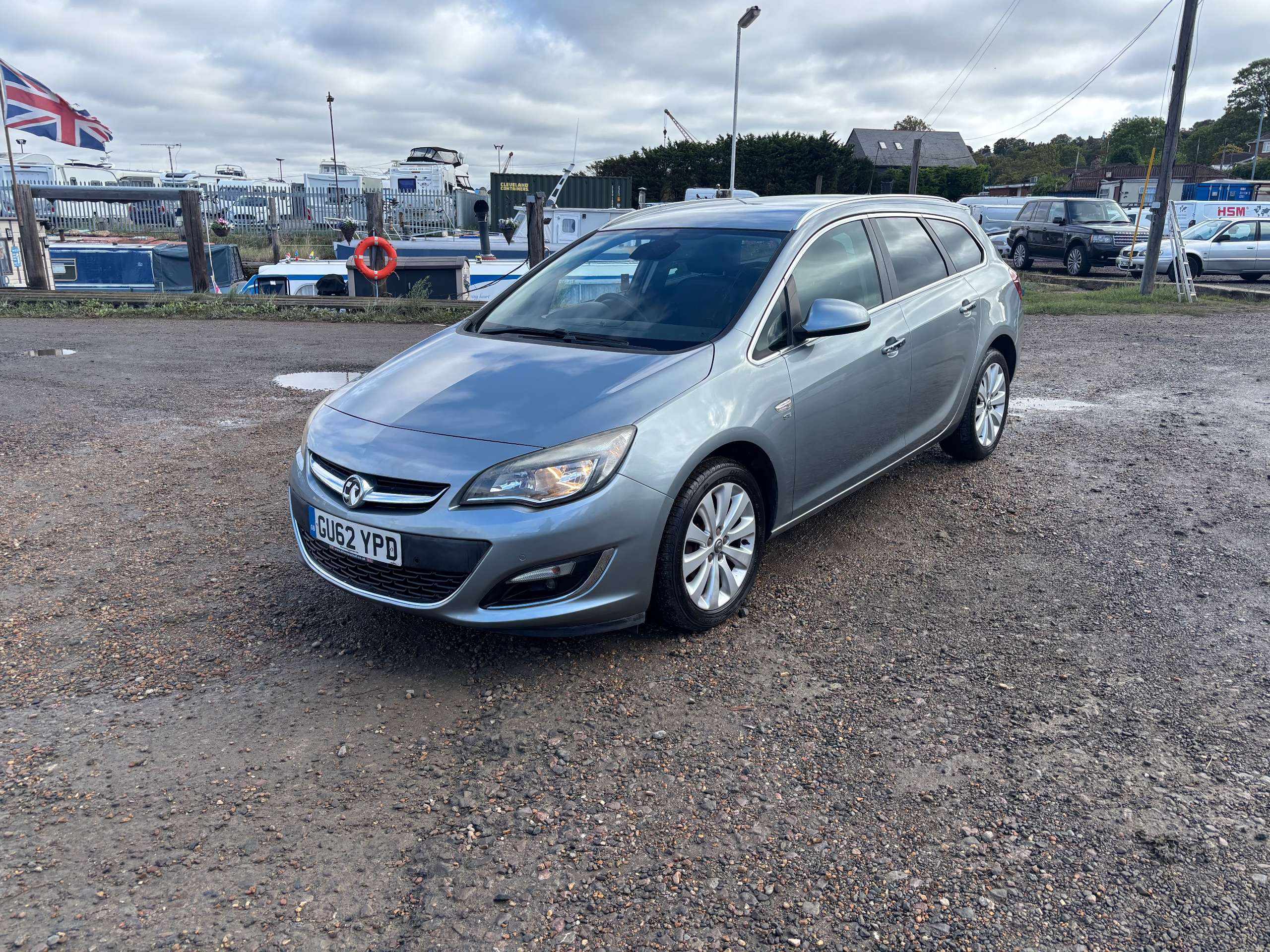 A 2012 VAUXHALL ASTRA 1.6 16V SE Sports Tourer 5dr Petrol Auto Euro 5 (115 ps) A 2012 VAUXHALL ASTRA 1.6 16V SE Sports Tourer 5dr Petrol Auto Euro 5 (115 ps)