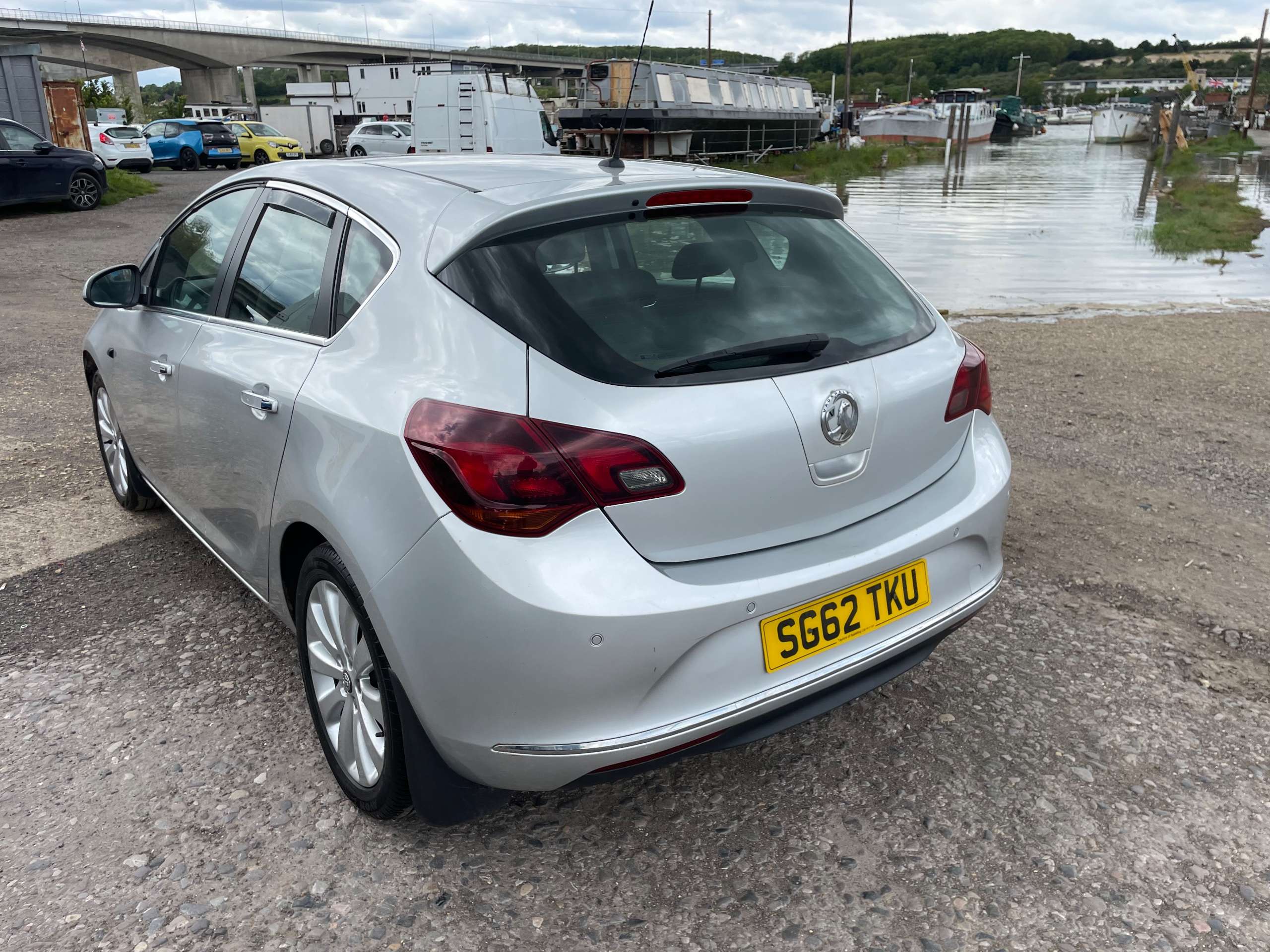 A 2012 VAUXHALL ASTRA 1.6 16v Elite Hatchback 5dr Petrol Manual Euro 5 (115 ps) A 2012 VAUXHALL ASTRA 1.6 16v Elite Hatchback 5dr Petrol Manual Euro 5 (115 ps)