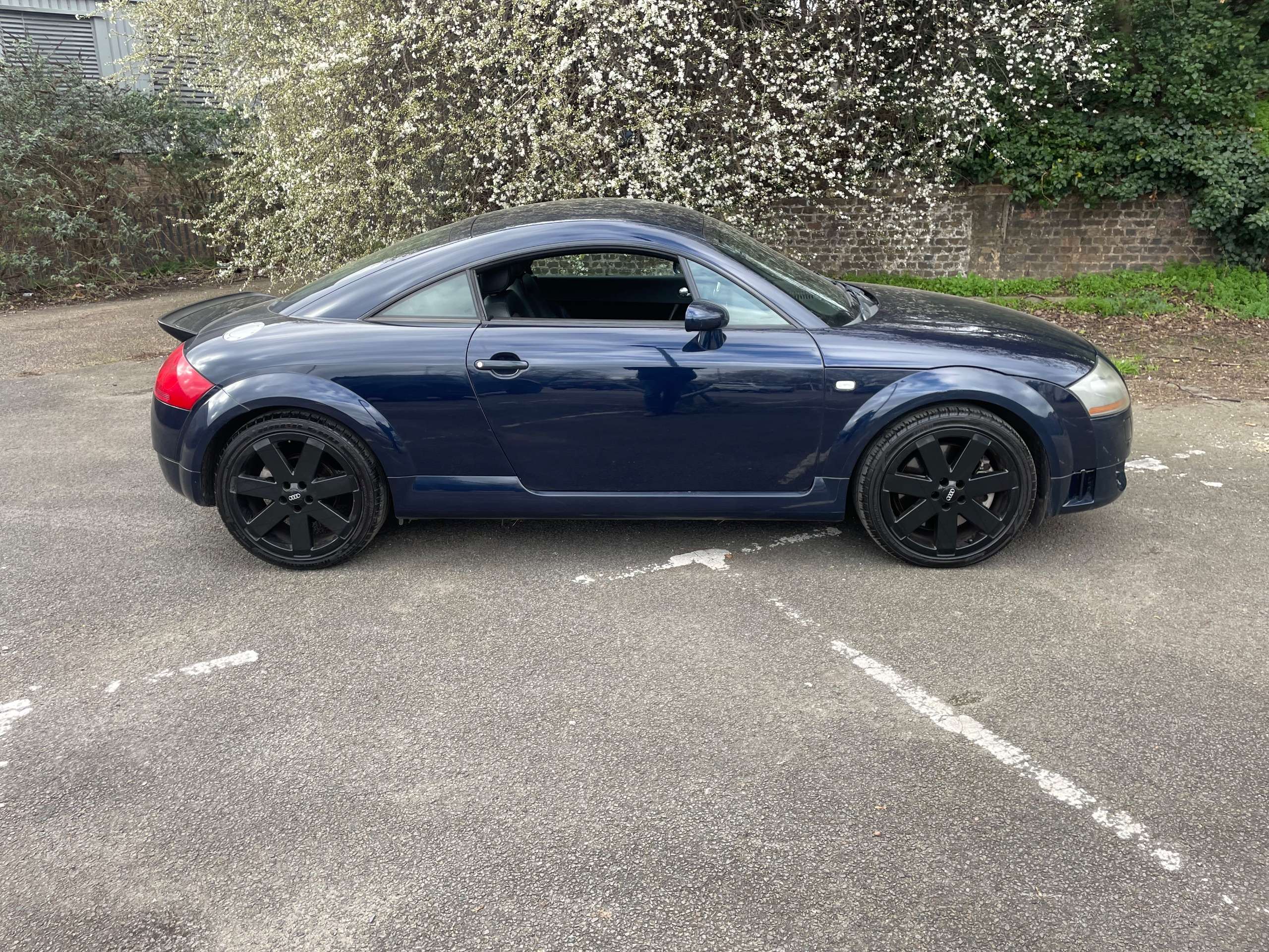 A 2004 AUDI TT 3.2 V6 Coupe 2dr Petrol DSG quattro (238 g/km, 247 bhp) A 2004 AUDI TT 3.2 V6 Coupe 2dr Petrol DSG quattro (238 g/km, 247 bhp)