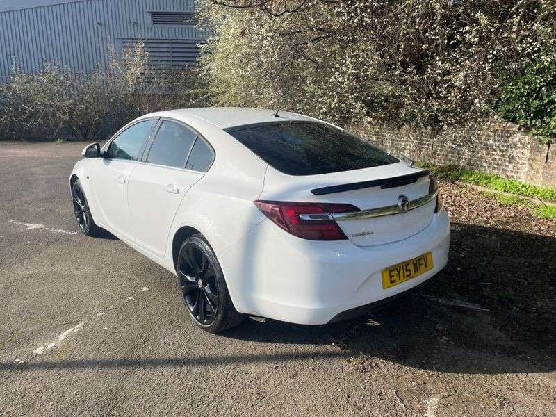 A 2015 VAUXHALL INSIGNIA 1.8 16V SRi Hatchback 5dr Petrol Manual Euro 5 (140 ps) A 2015 VAUXHALL INSIGNIA 1.8 16V SRi Hatchback 5dr Petrol Manual Euro 5 (140 ps)