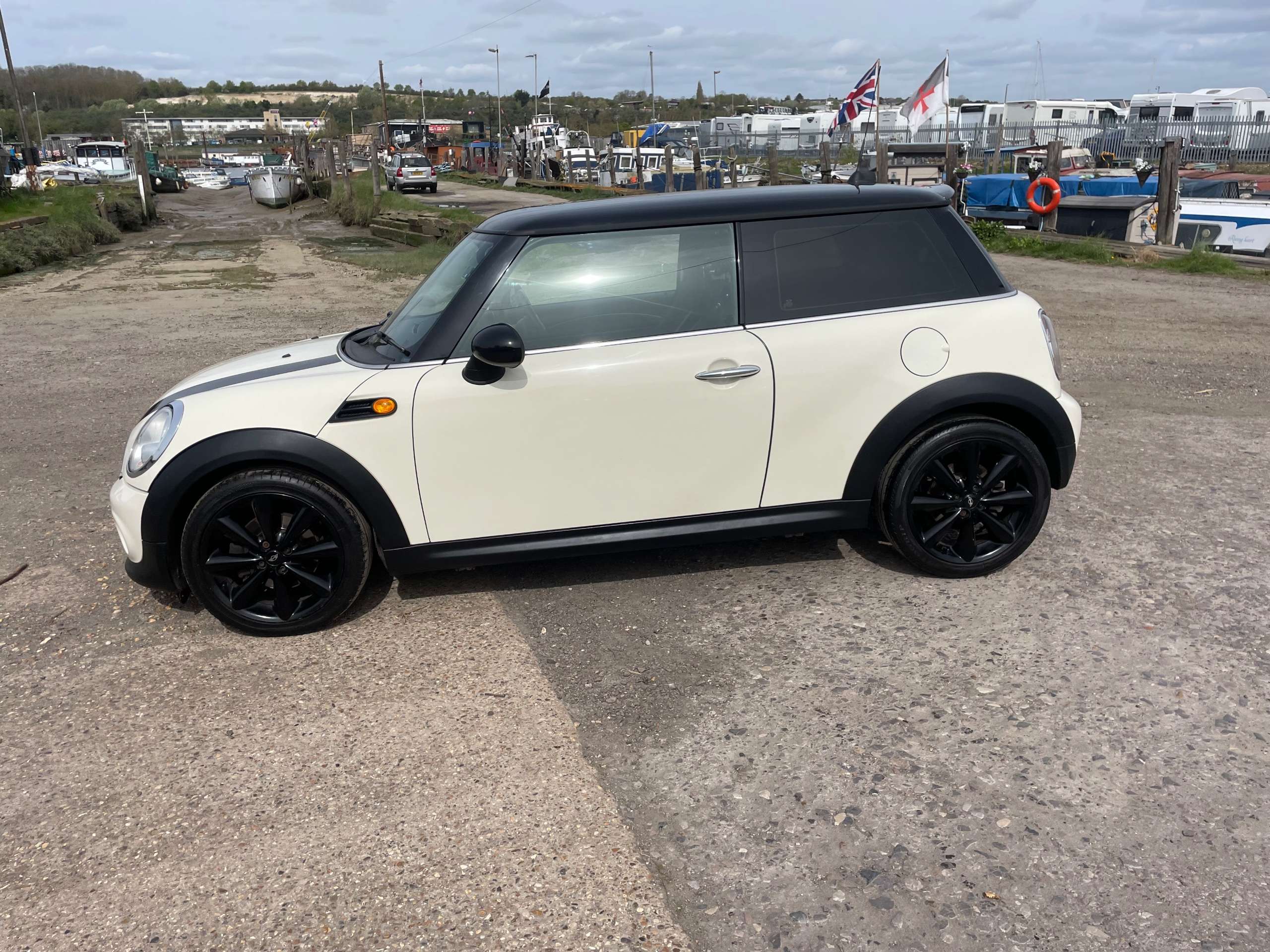 2011 MINI HATCH 2011 MINI HATCH