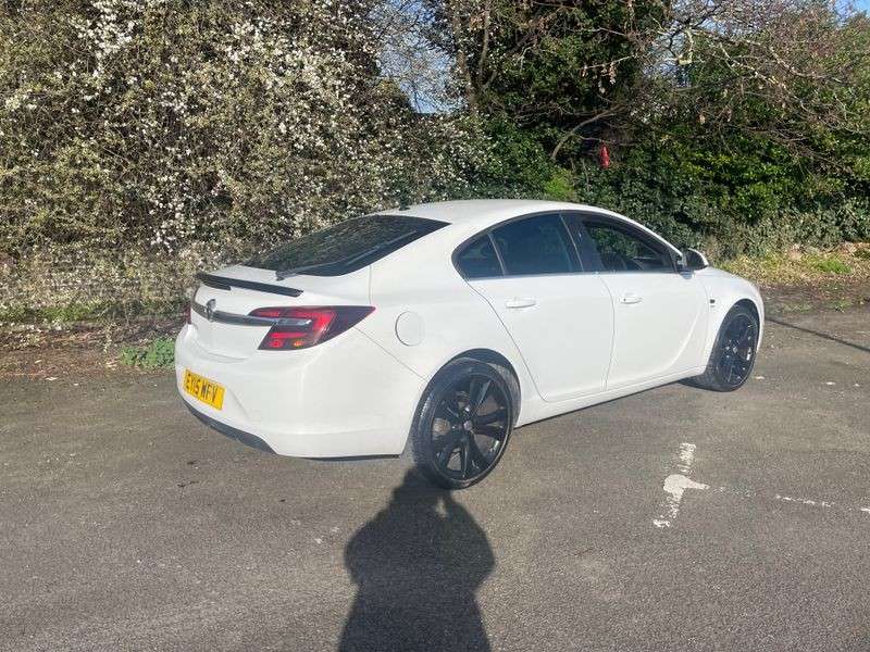 A 2015 VAUXHALL INSIGNIA 1.8 16V SRi Hatchback 5dr Petrol Manual Euro 5 (140 ps) A 2015 VAUXHALL INSIGNIA 1.8 16V SRi Hatchback 5dr Petrol Manual Euro 5 (140 ps)