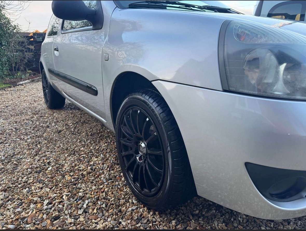 A 2008 RENAULT CLIO 1.2 Campus Hatchback 3dr Petrol Manual (142 g/km, 60 bhp) A 2008 RENAULT CLIO 1.2 Campus Hatchback 3dr Petrol Manual (142 g/km, 60 bhp)