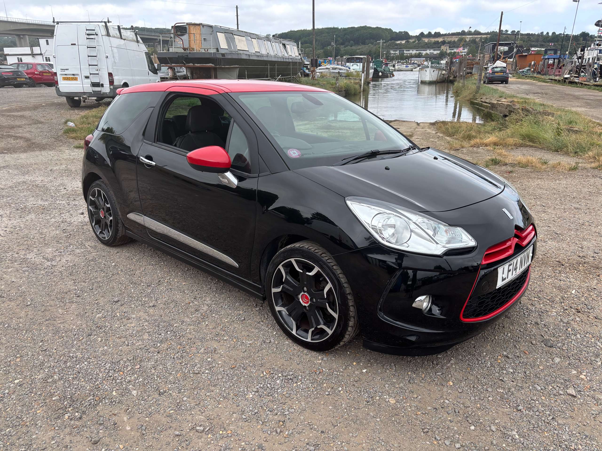 A 2014 CITROEN DS3 1.6 e-HDi Airdream DSport Red Hatchback 3dr Diesel Manual Euro 5 (s/s) (115 ps) A 2014 CITROEN DS3 1.6 e-HDi Airdream DSport Red Hatchback 3dr Diesel Manual Euro 5 (s/s) (115 ps)