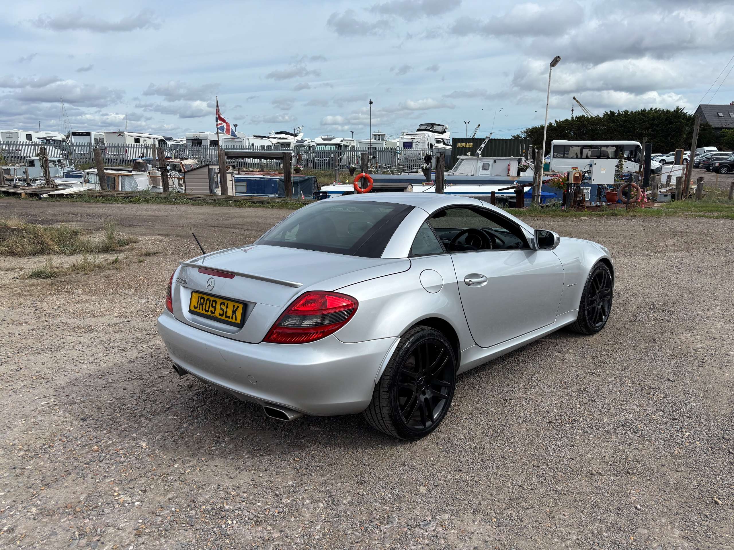 A 2009 MERCEDES-BENZ SLK 1.8 SLK200K Convertible 2dr Petrol Tiptronic Euro 4 (184 ps) A 2009 MERCEDES-BENZ SLK 1.8 SLK200K Convertible 2dr Petrol Tiptronic Euro 4 (184 ps)