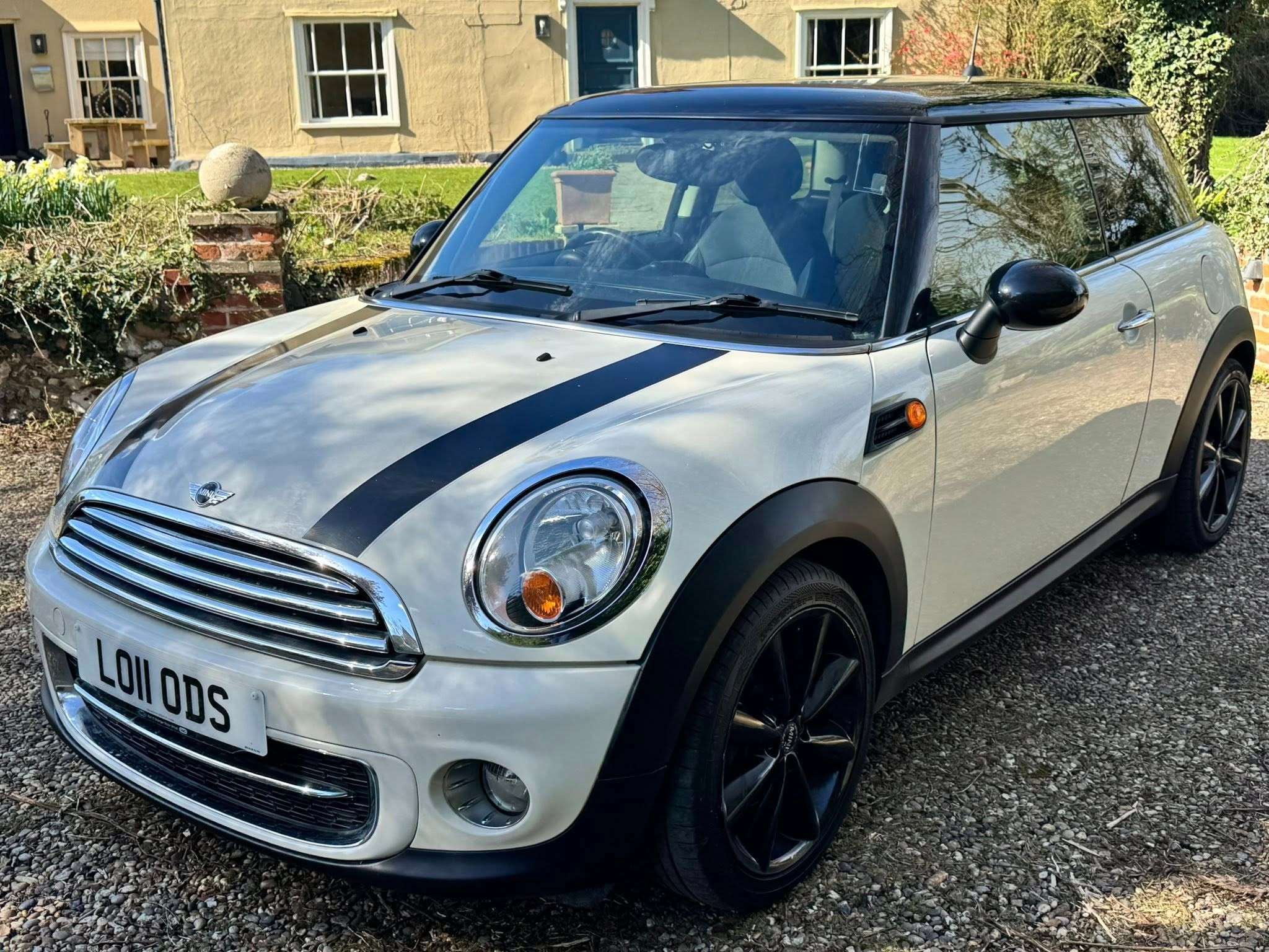 A 2011 MINI HATCH 1.6 Cooper D Hatchback 3dr Diesel Manual Euro 5 (s/s) (112 ps) A 2011 MINI HATCH 1.6 Cooper D Hatchback 3dr Diesel Manual Euro 5 (s/s) (112 ps)