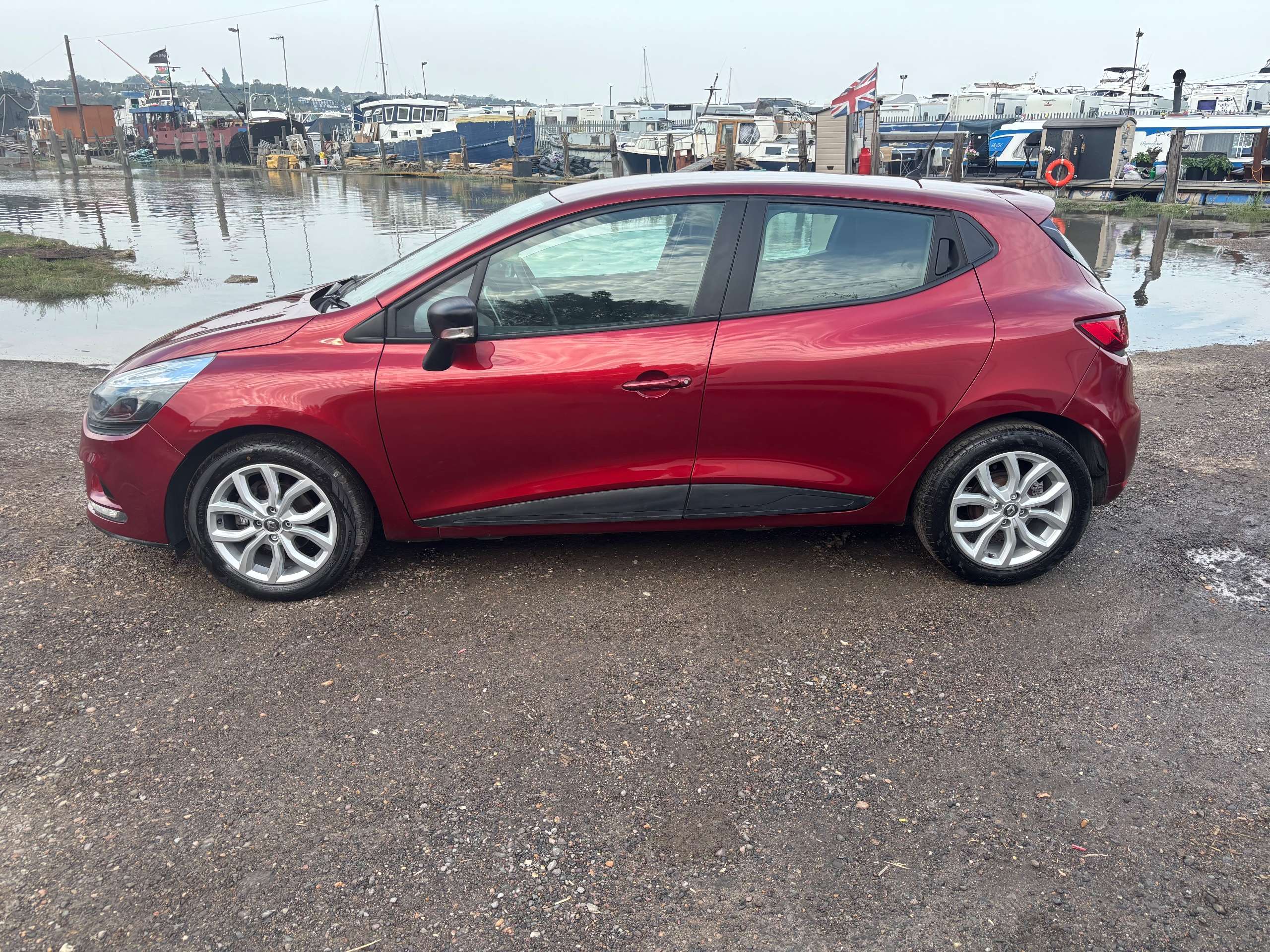 A 2017 RENAULT CLIO 1.2 16V Play Hatchback 5dr Petrol Manual Euro 6 (75 ps) A 2017 RENAULT CLIO 1.2 16V Play Hatchback 5dr Petrol Manual Euro 6 (75 ps)