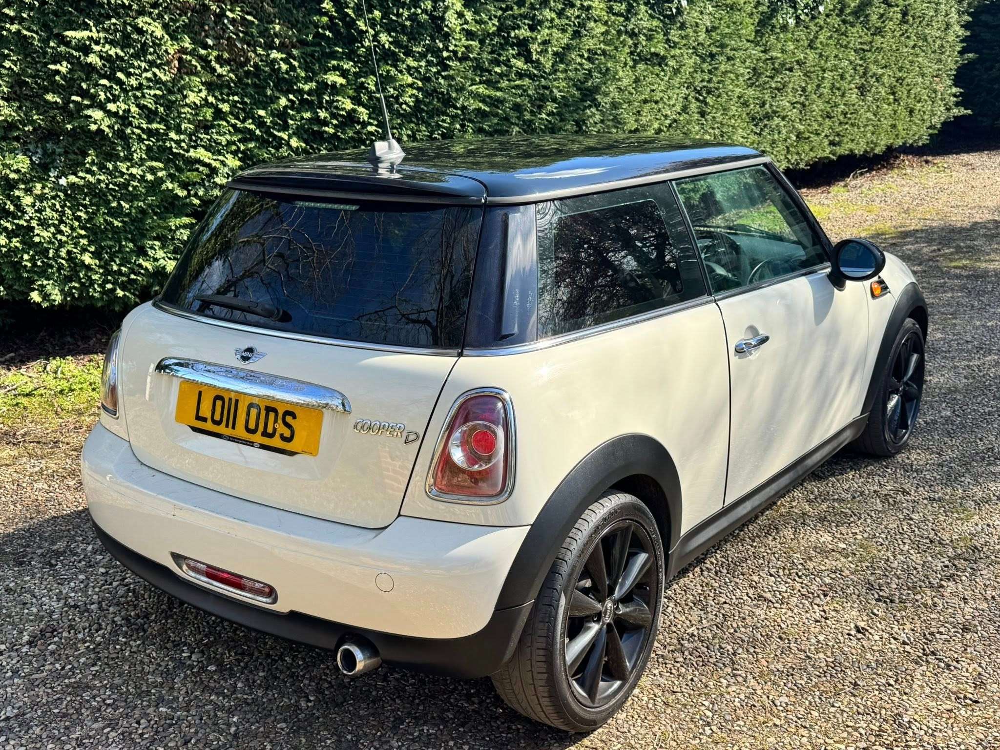A 2011 MINI HATCH 1.6 Cooper D Hatchback 3dr Diesel Manual Euro 5 (s/s) (112 ps) A 2011 MINI HATCH 1.6 Cooper D Hatchback 3dr Diesel Manual Euro 5 (s/s) (112 ps)