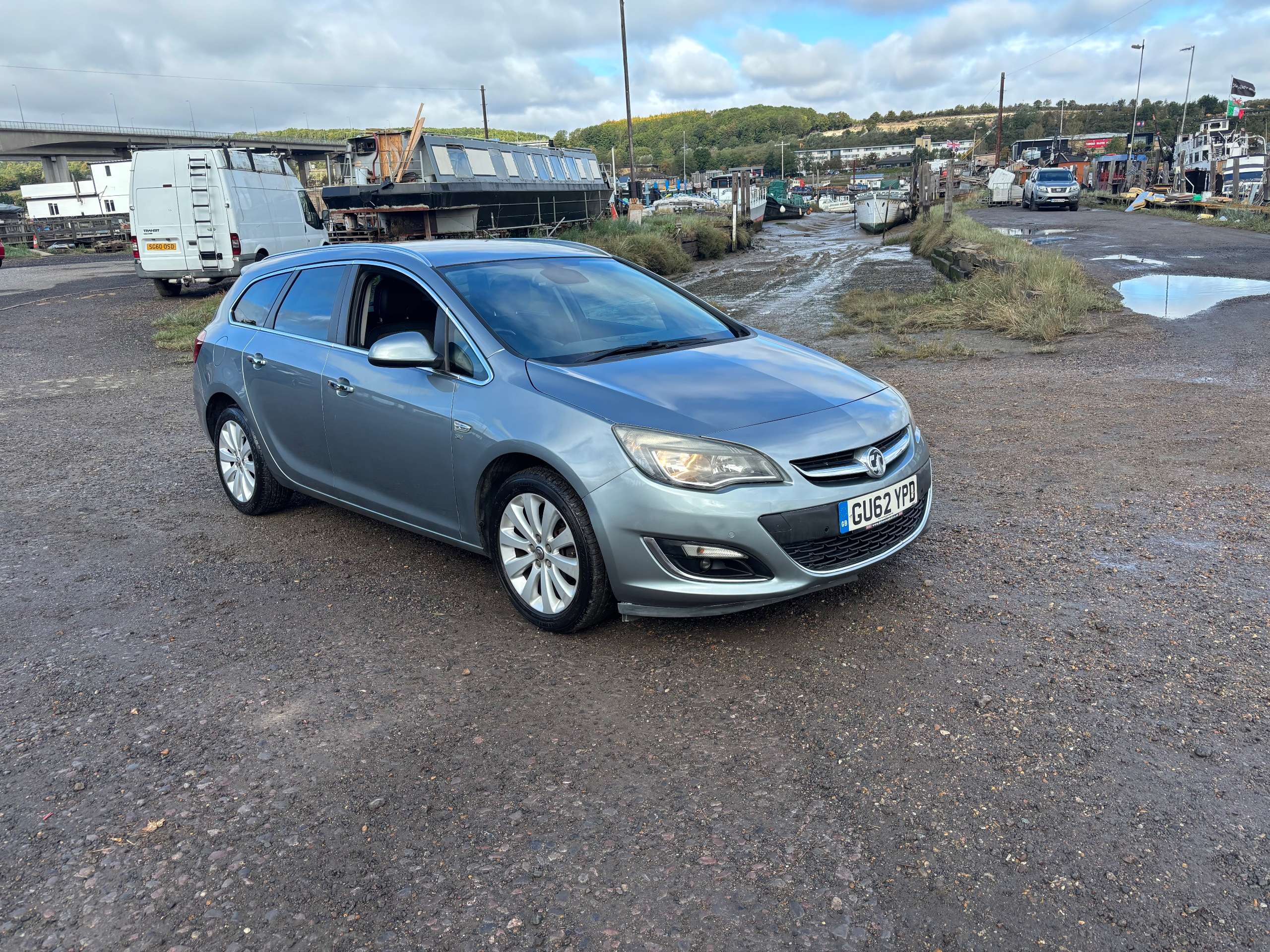 A 2012 VAUXHALL ASTRA 1.6 16V SE Sports Tourer 5dr Petrol Auto Euro 5 (115 ps) A 2012 VAUXHALL ASTRA 1.6 16V SE Sports Tourer 5dr Petrol Auto Euro 5 (115 ps)