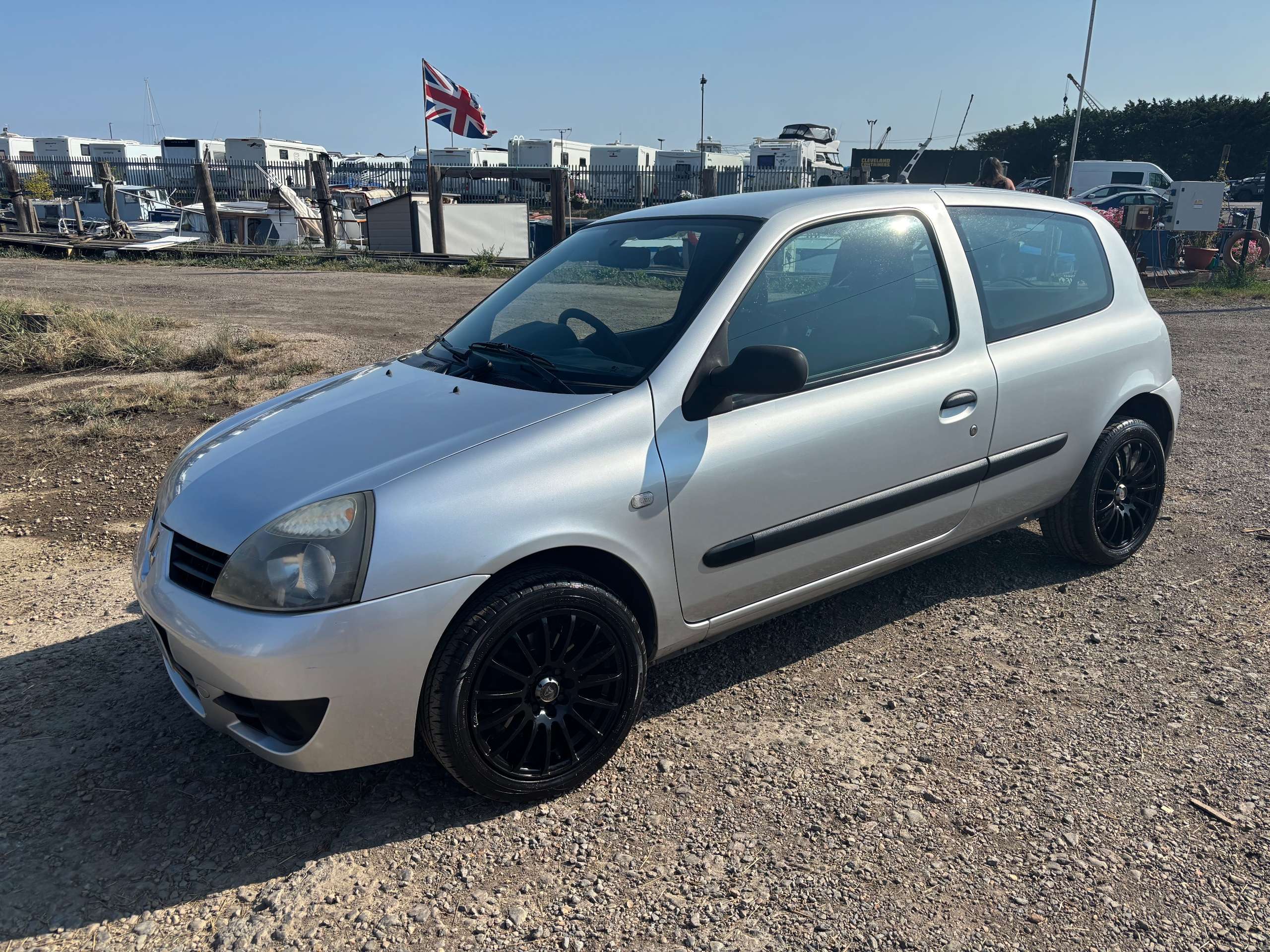 A 2008 RENAULT CLIO 1.2 Campus Hatchback 3dr Petrol Manual (142 g/km, 60 bhp) A 2008 RENAULT CLIO 1.2 Campus Hatchback 3dr Petrol Manual (142 g/km, 60 bhp)