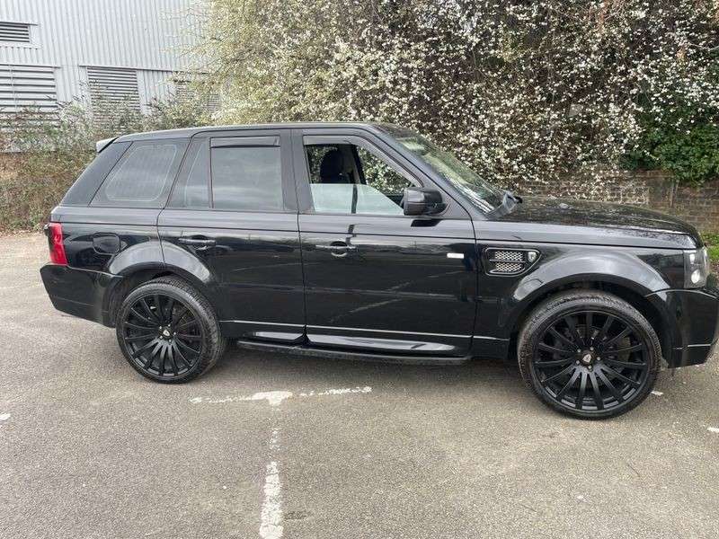 A 2009 LAND ROVER RANGE ROVER SPORT 2.7 TD V6 Stormer SE Station Wagon 5dr Diesel Automatic (265 g/km, 187 bhp) A 2009 LAND ROVER RANGE ROVER SPORT 2.7 TD V6 Stormer SE Station Wagon 5dr Diesel Automatic (265 g/km, 187 bhp)