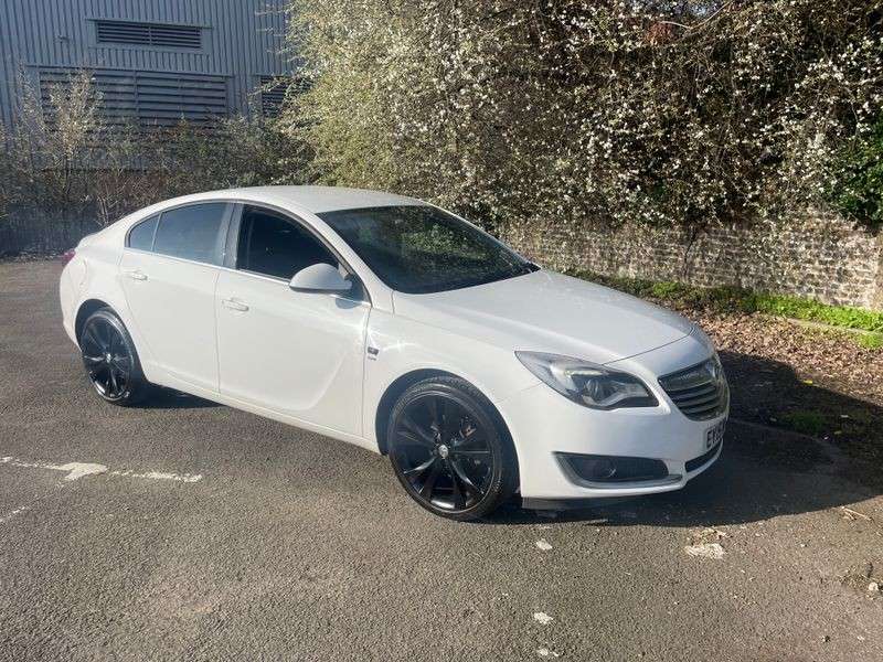 A 2015 VAUXHALL INSIGNIA 1.8 16V SRi Hatchback 5dr Petrol Manual Euro 5 (140 ps) A 2015 VAUXHALL INSIGNIA 1.8 16V SRi Hatchback 5dr Petrol Manual Euro 5 (140 ps)
