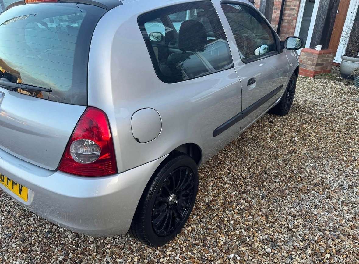 A 2008 RENAULT CLIO 1.2 Campus Hatchback 3dr Petrol Manual (142 g/km, 60 bhp) A 2008 RENAULT CLIO 1.2 Campus Hatchback 3dr Petrol Manual (142 g/km, 60 bhp)
