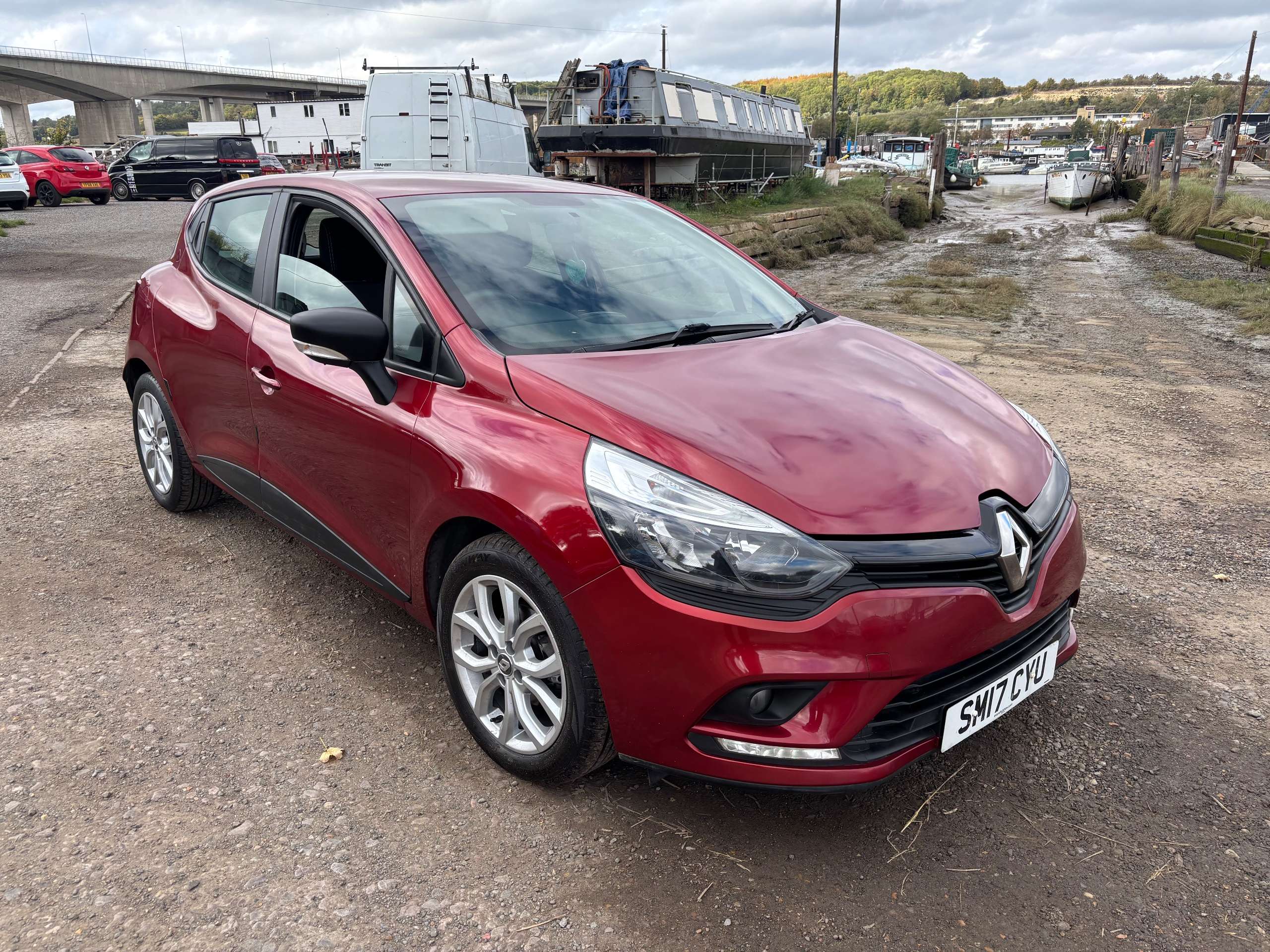 A 2017 RENAULT CLIO 1.2 16V Play Hatchback 5dr Petrol Manual Euro 6 (75 ps) A 2017 RENAULT CLIO 1.2 16V Play Hatchback 5dr Petrol Manual Euro 6 (75 ps)