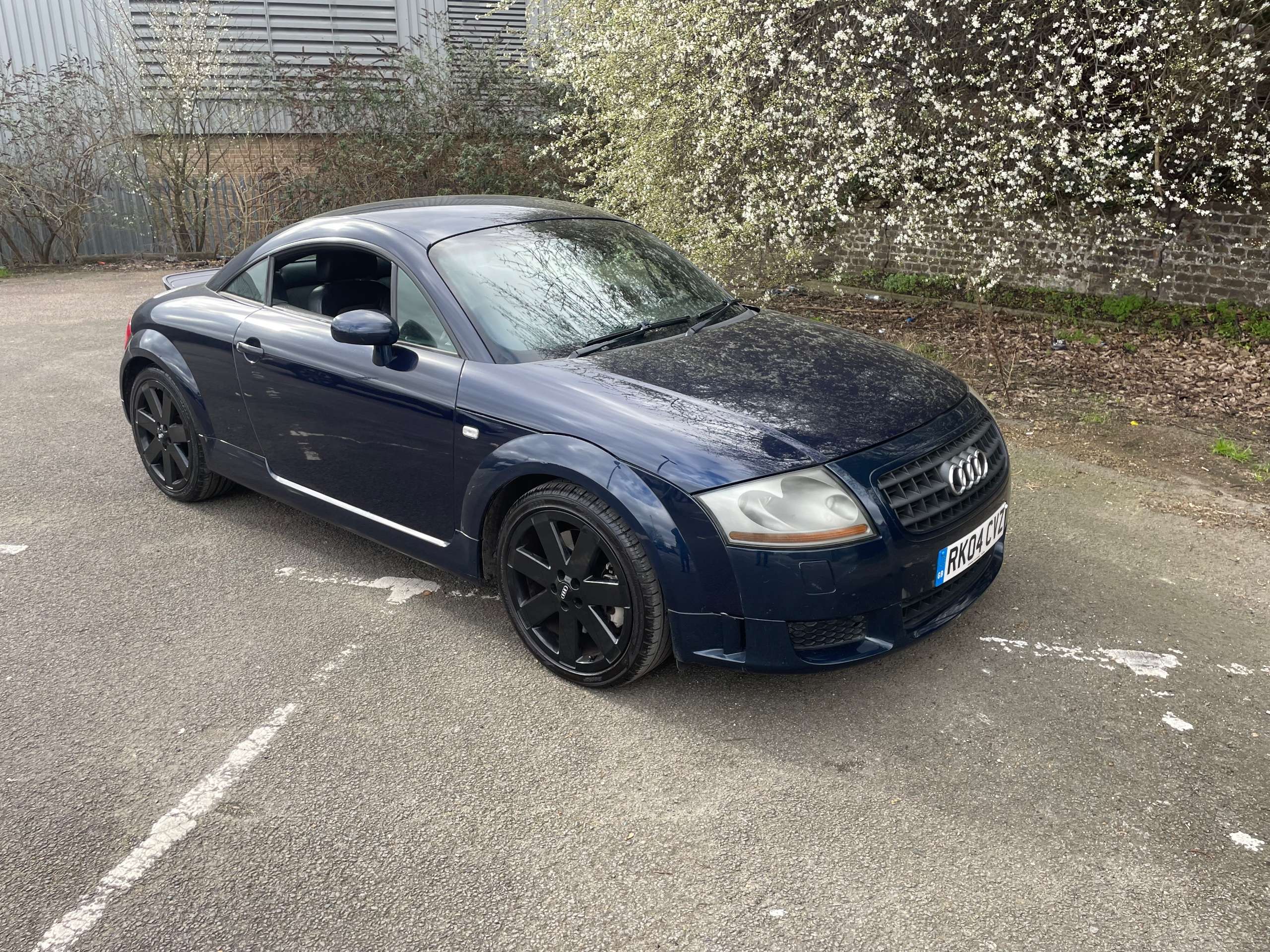 A 2004 AUDI TT 3.2 V6 Coupe 2dr Petrol DSG quattro (238 g/km, 247 bhp) A 2004 AUDI TT 3.2 V6 Coupe 2dr Petrol DSG quattro (238 g/km, 247 bhp)