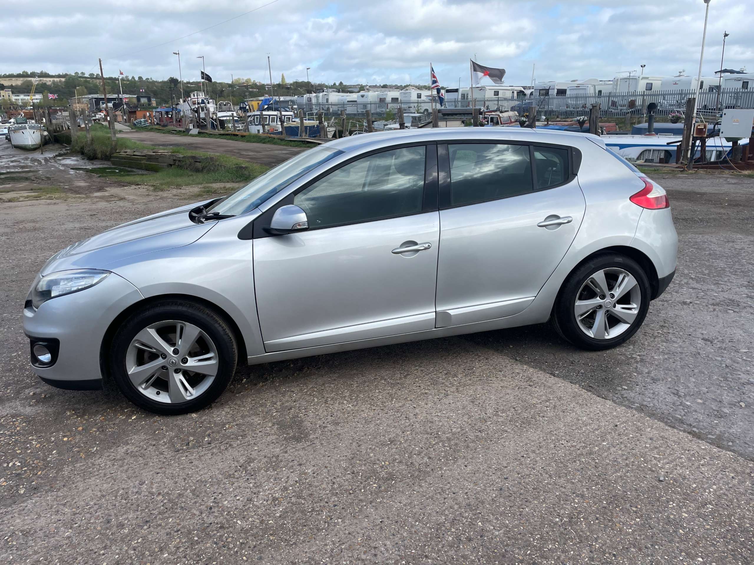 A 2012 RENAULT MEGANE 1.6 16V Dynamique TomTom Hatchback 5dr Petrol Manual Euro 5 (110 ps) A 2012 RENAULT MEGANE 1.6 16V Dynamique TomTom Hatchback 5dr Petrol Manual Euro 5 (110 ps)