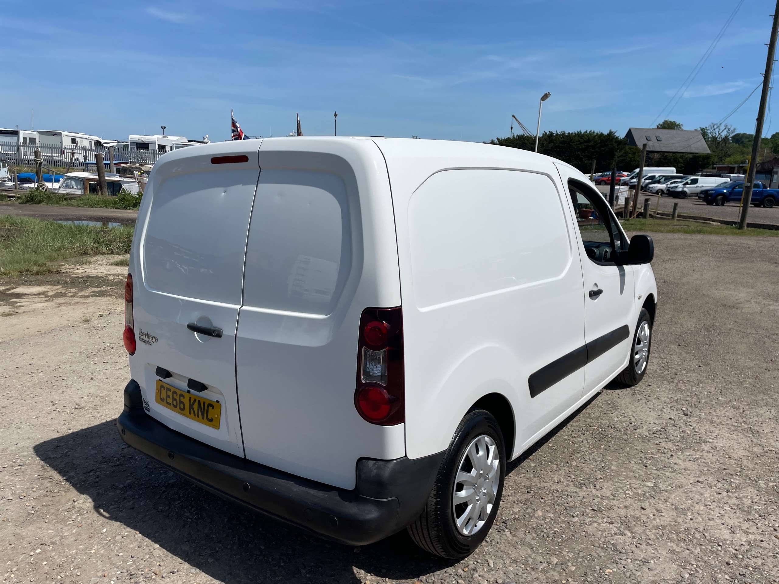 A 2016 CITROEN BERLINGO 1.6 BlueHDi 625 Enterprise Panel Van 5dr Diesel Manual L1 (112 g/km, 75 bhp) A 2016 CITROEN BERLINGO 1.6 BlueHDi 625 Enterprise Panel Van 5dr Diesel Manual L1 (112 g/km, 75 bhp)